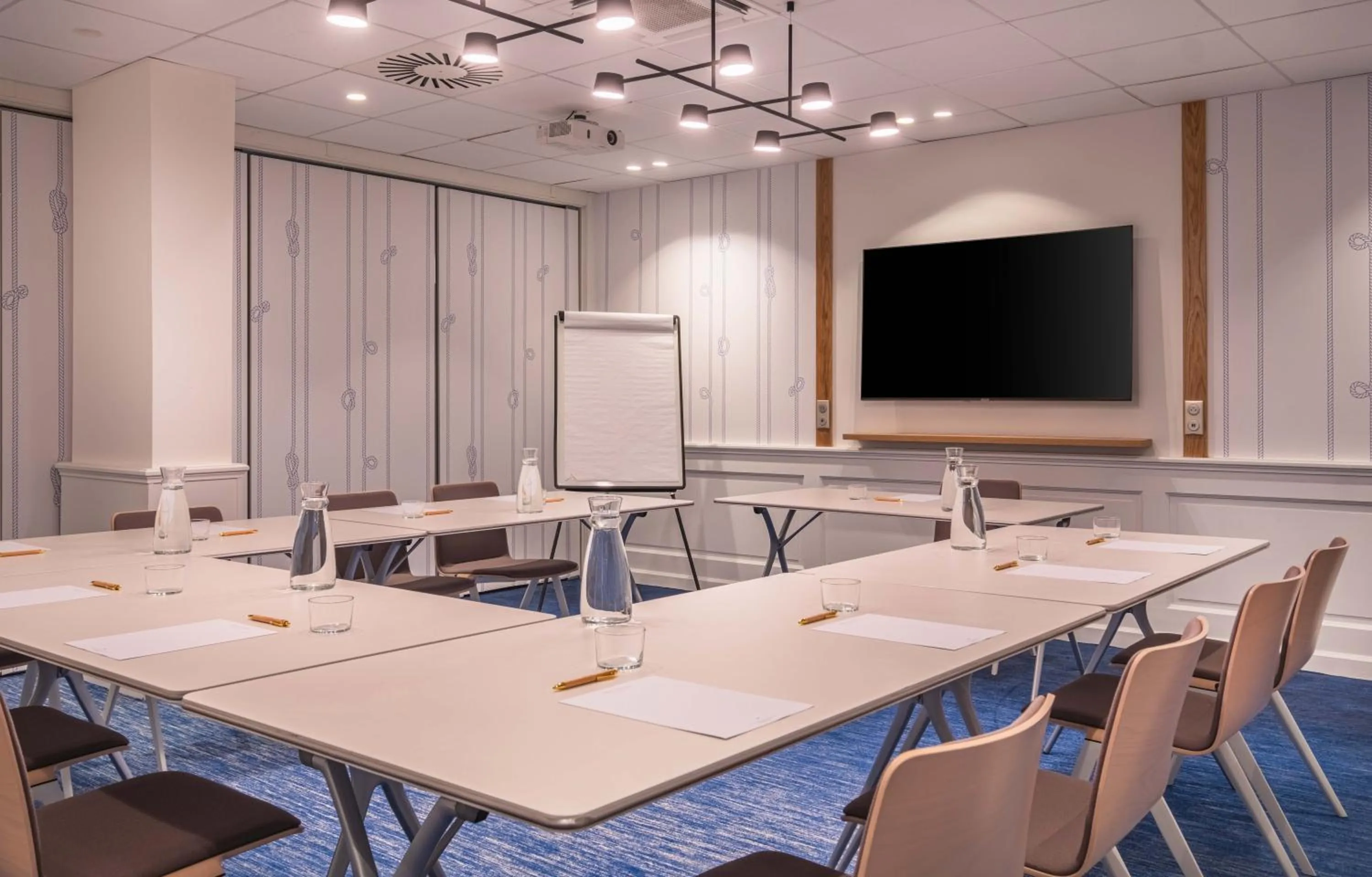 Meeting/conference room in Hôtel Arcanse by Inwood Hotels