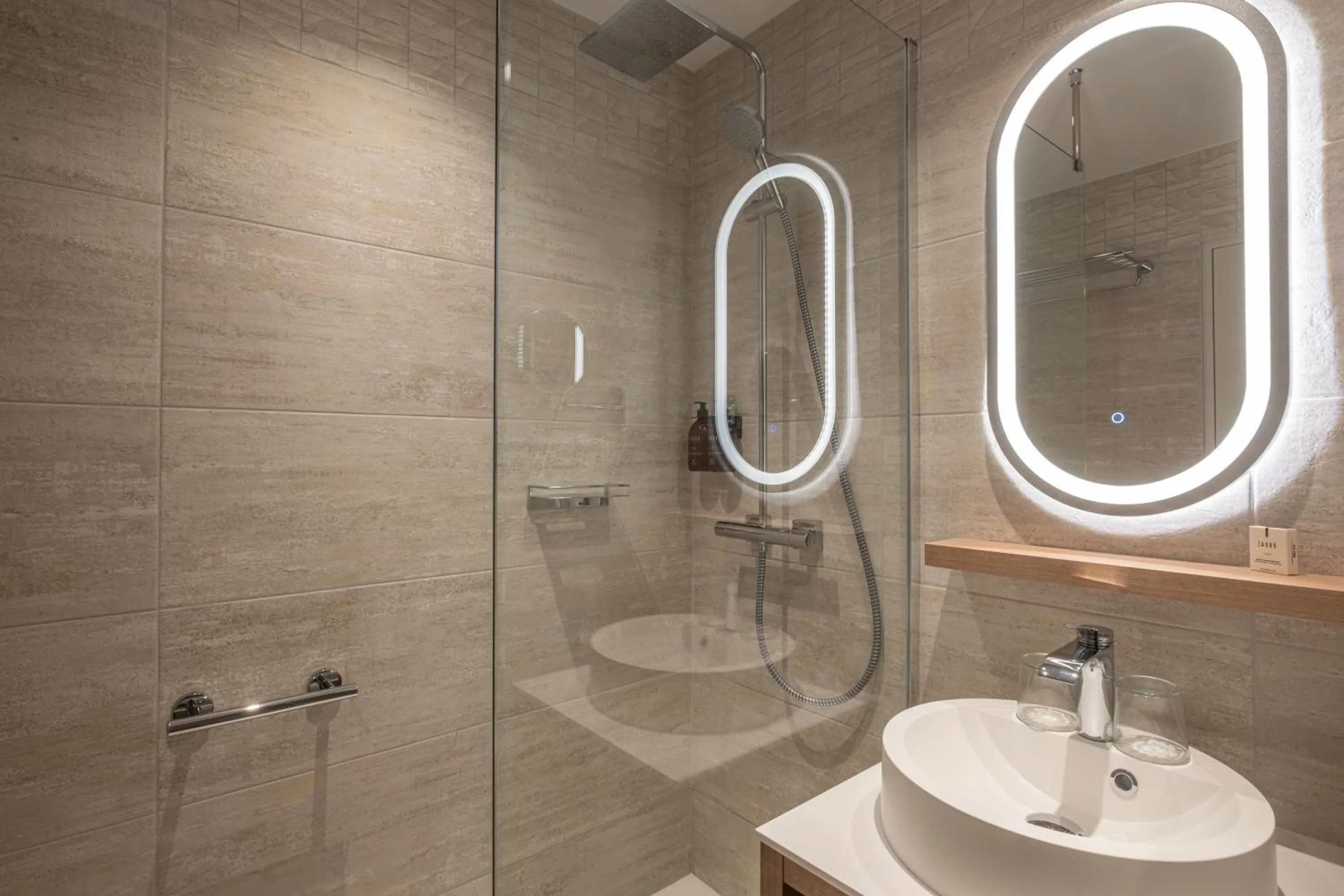 Bathroom in Hôtel Arcanse by Inwood Hotels
