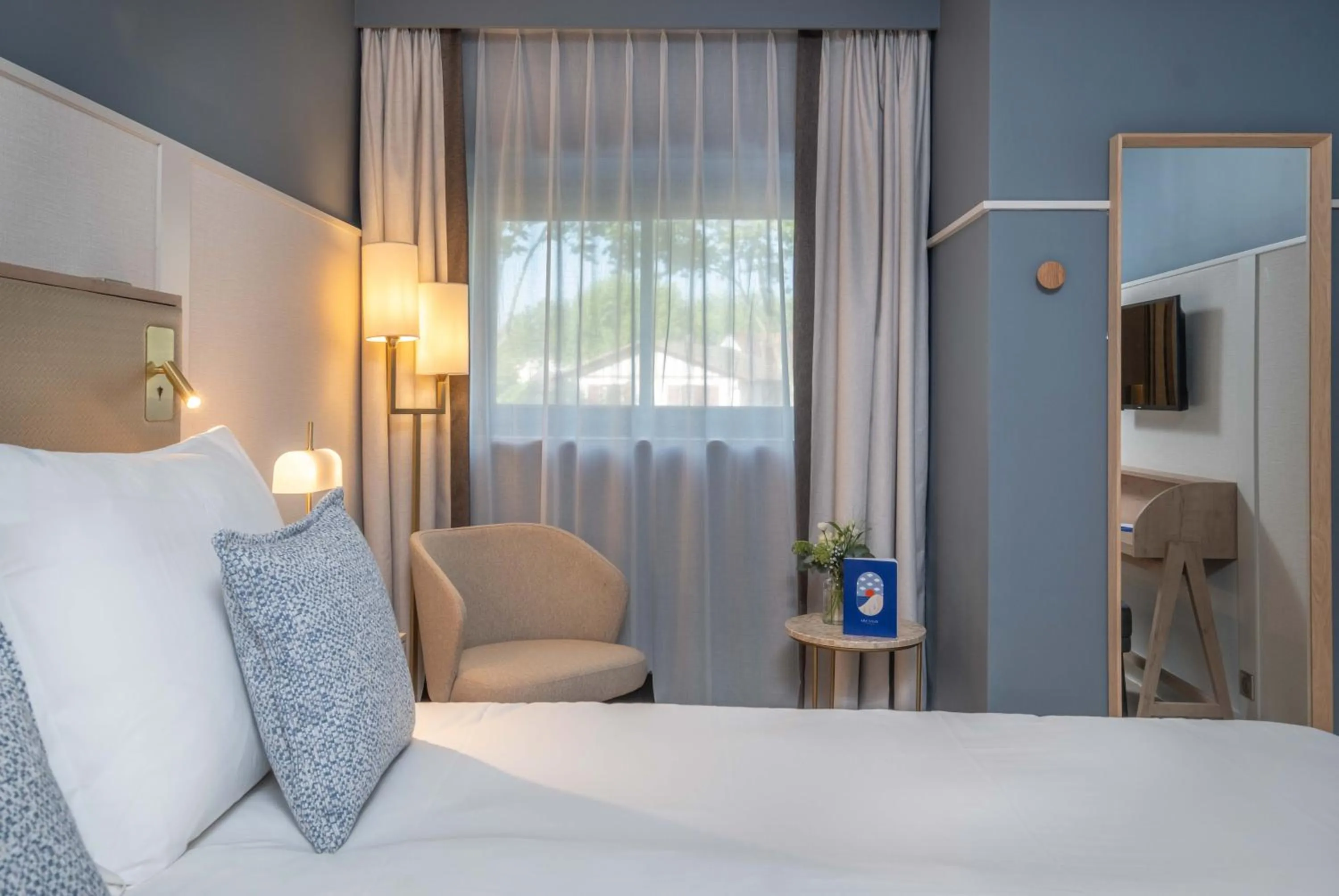Bedroom, Bed in Hôtel Arcanse by Inwood Hotels