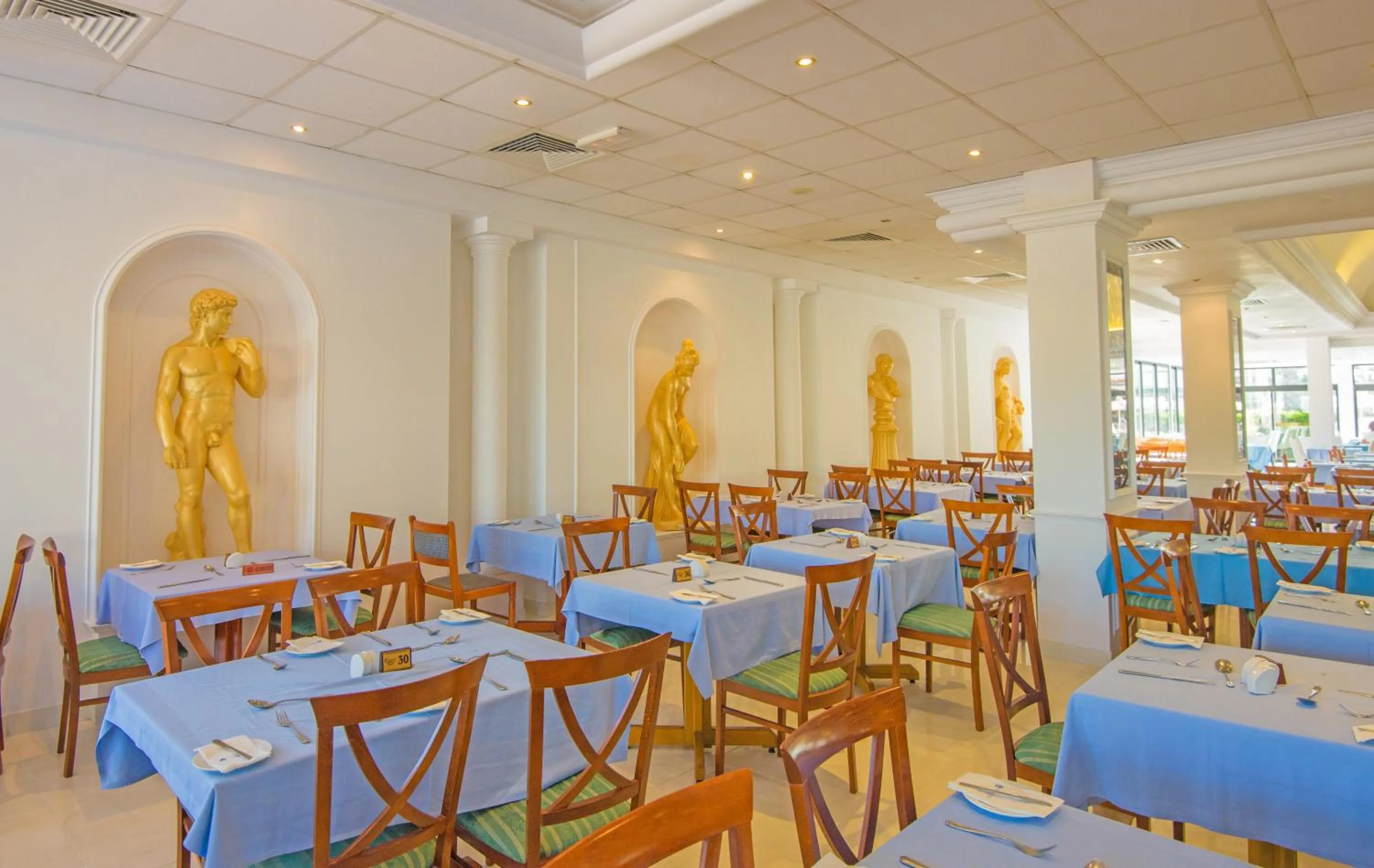 Restaurant/places to eat in Tsokkos Gardens Hotel