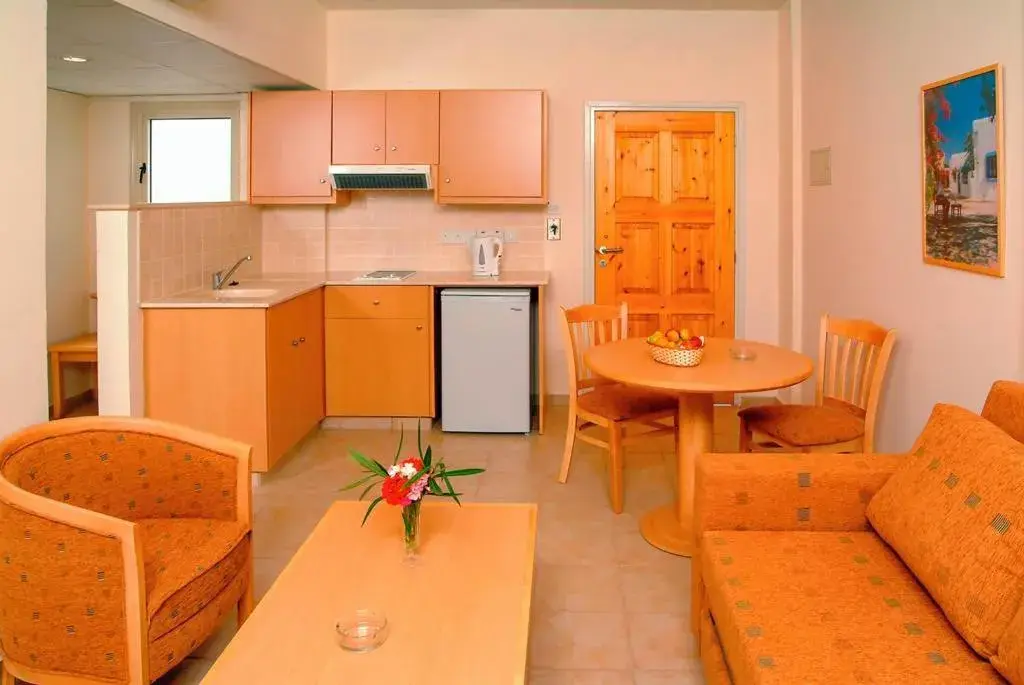 Kitchen/Kitchenette in Tsokkos Paradise Holiday Village