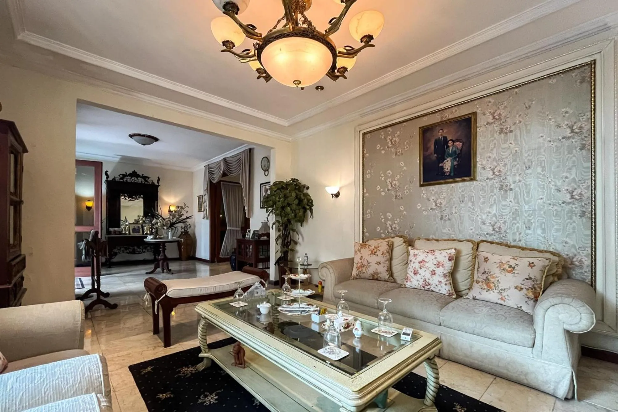 Seating area in Urbanview de Dharmawangsa Suite Hotel