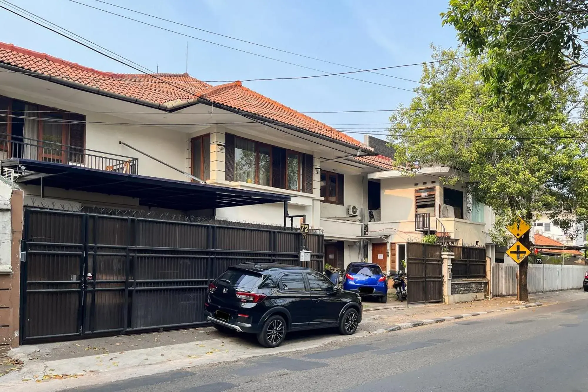 Facade/entrance in Urbanview de Dharmawangsa Suite Hotel Facade/entrance in Urbanview de Dharmawangsa Suite Hotel