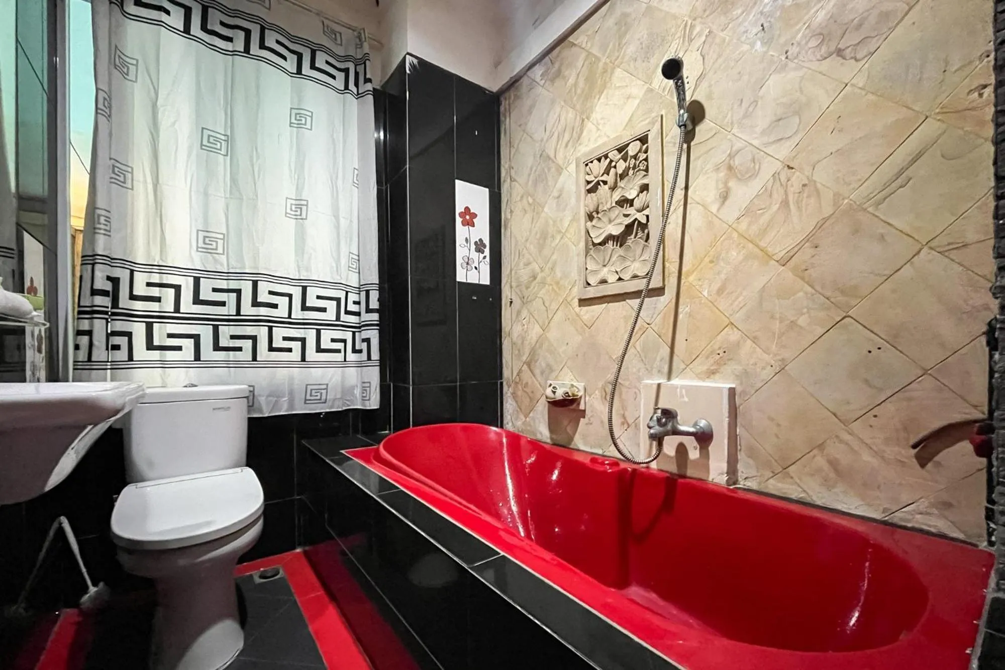 Bathroom in Urbanview de Dharmawangsa Suite Hotel