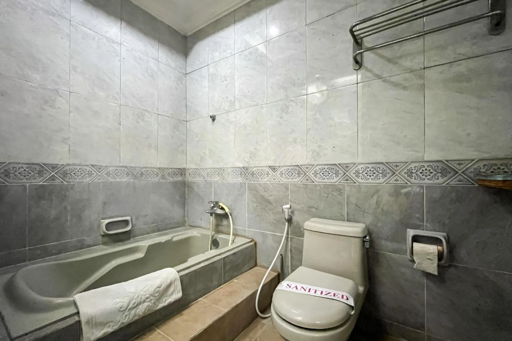 Bathroom in Urbanview de Dharmawangsa Suite Hotel