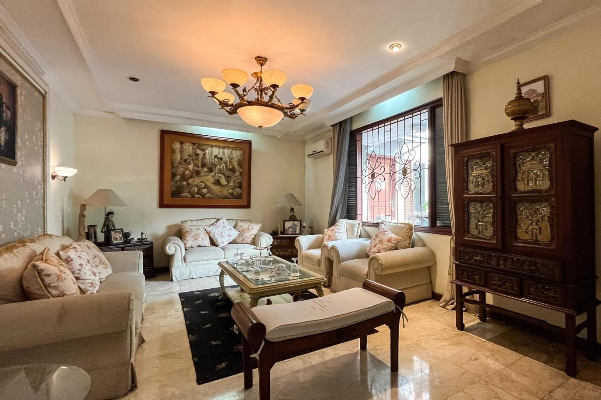 Seating area in Urbanview de Dharmawangsa Suite Hotel