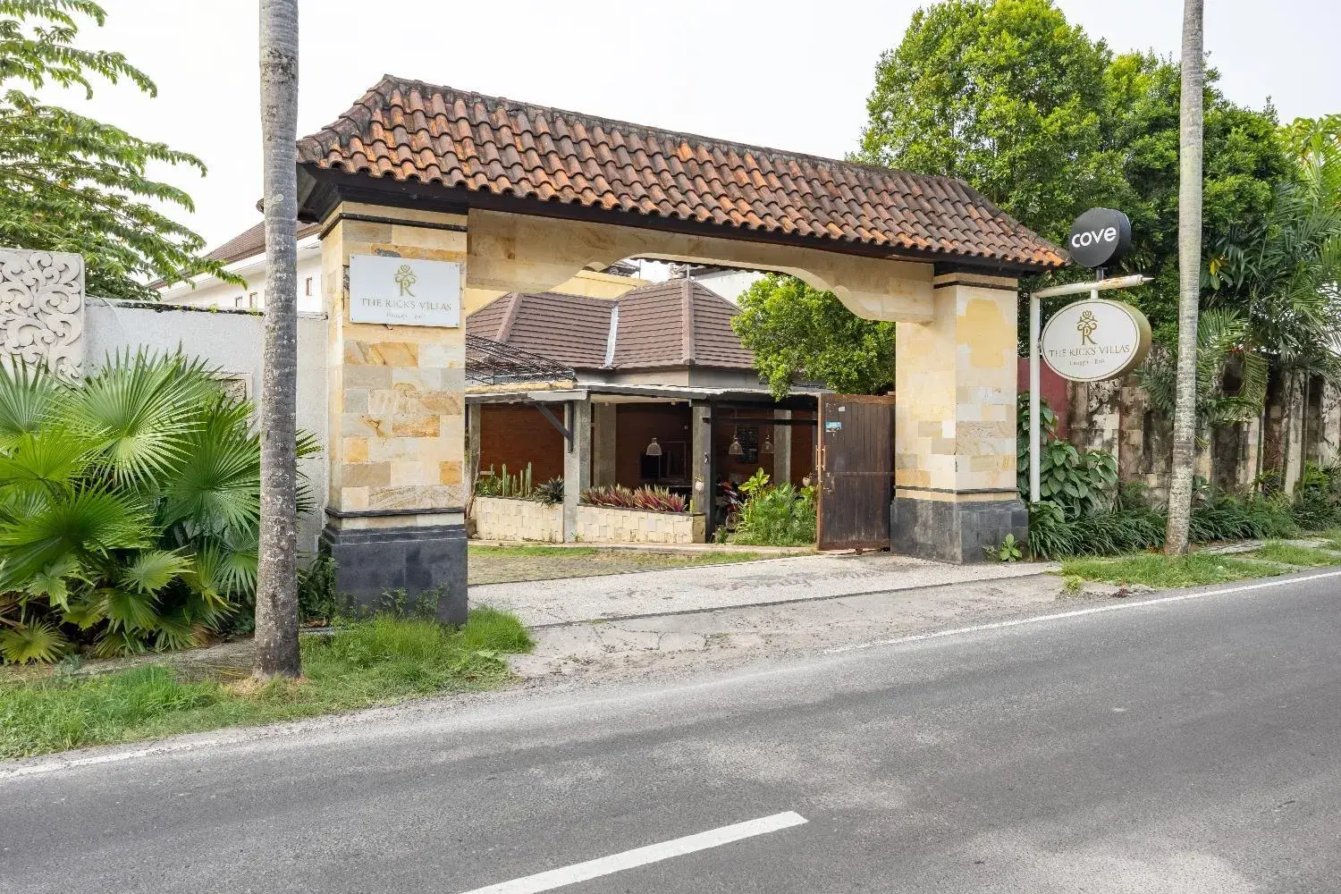 Facade/entrance in Cove The Ricks Villa Facade/entrance in Cove The Ricks Villa