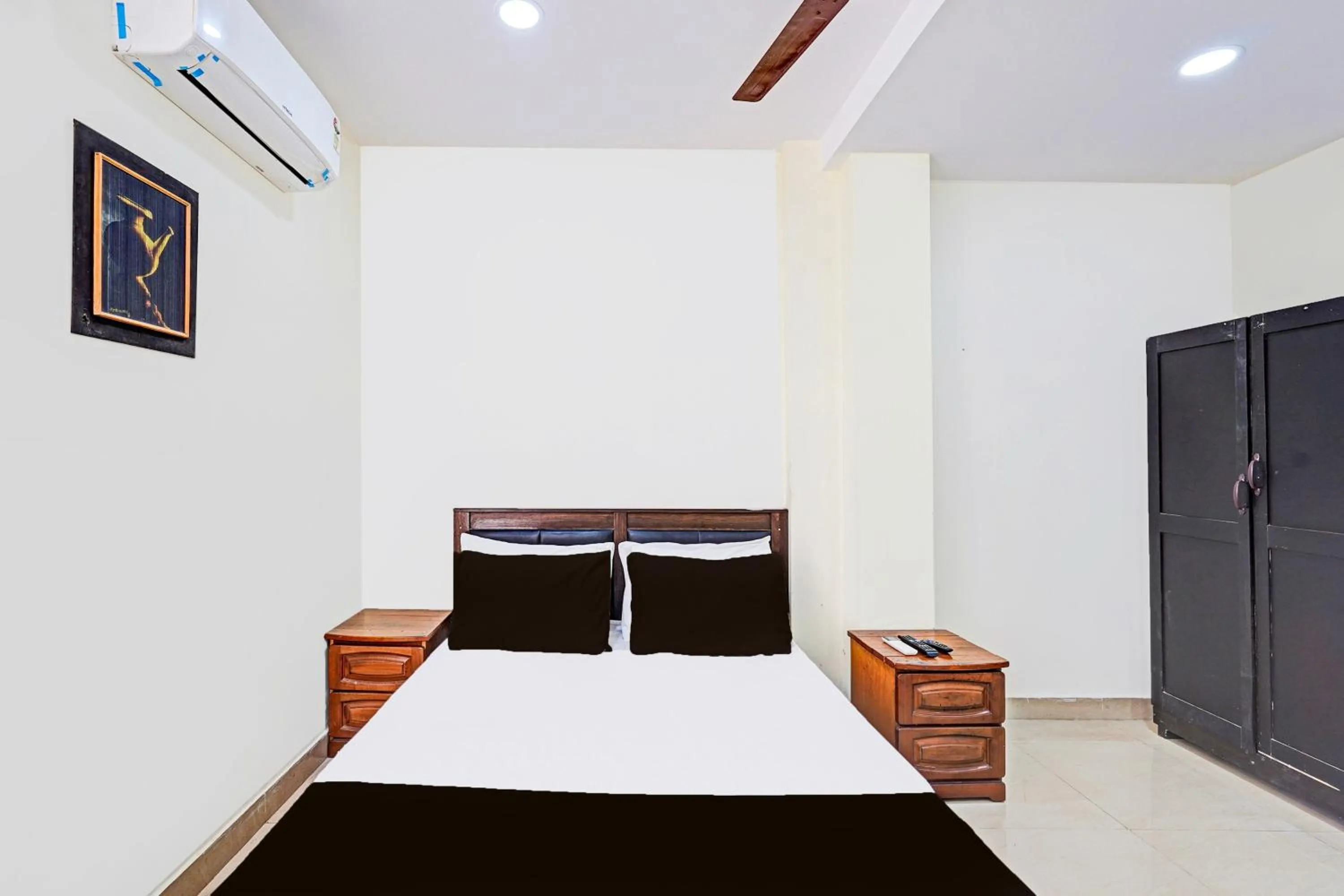 Bedroom, Bed in Super Collection O Guduvancheri Railway Station