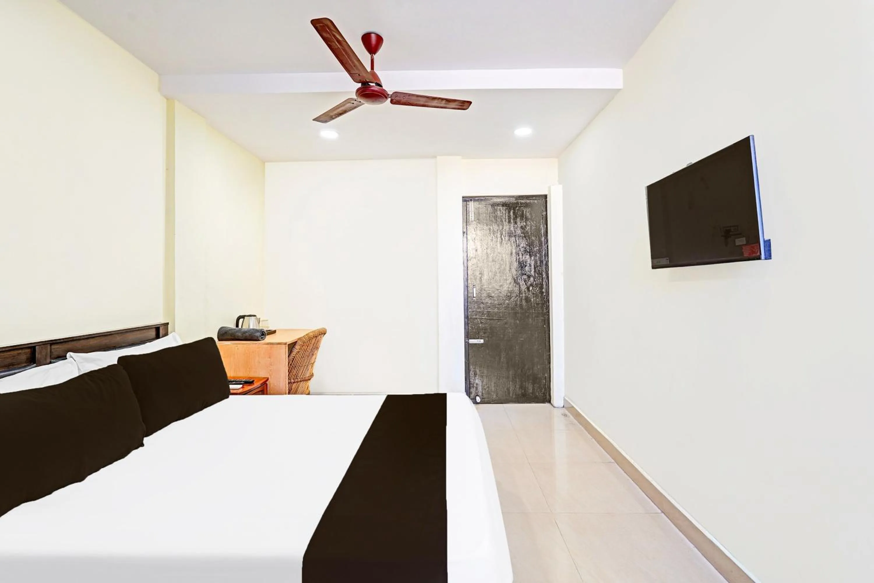 Bedroom, Bed in Super Collection O Guduvancheri Railway Station