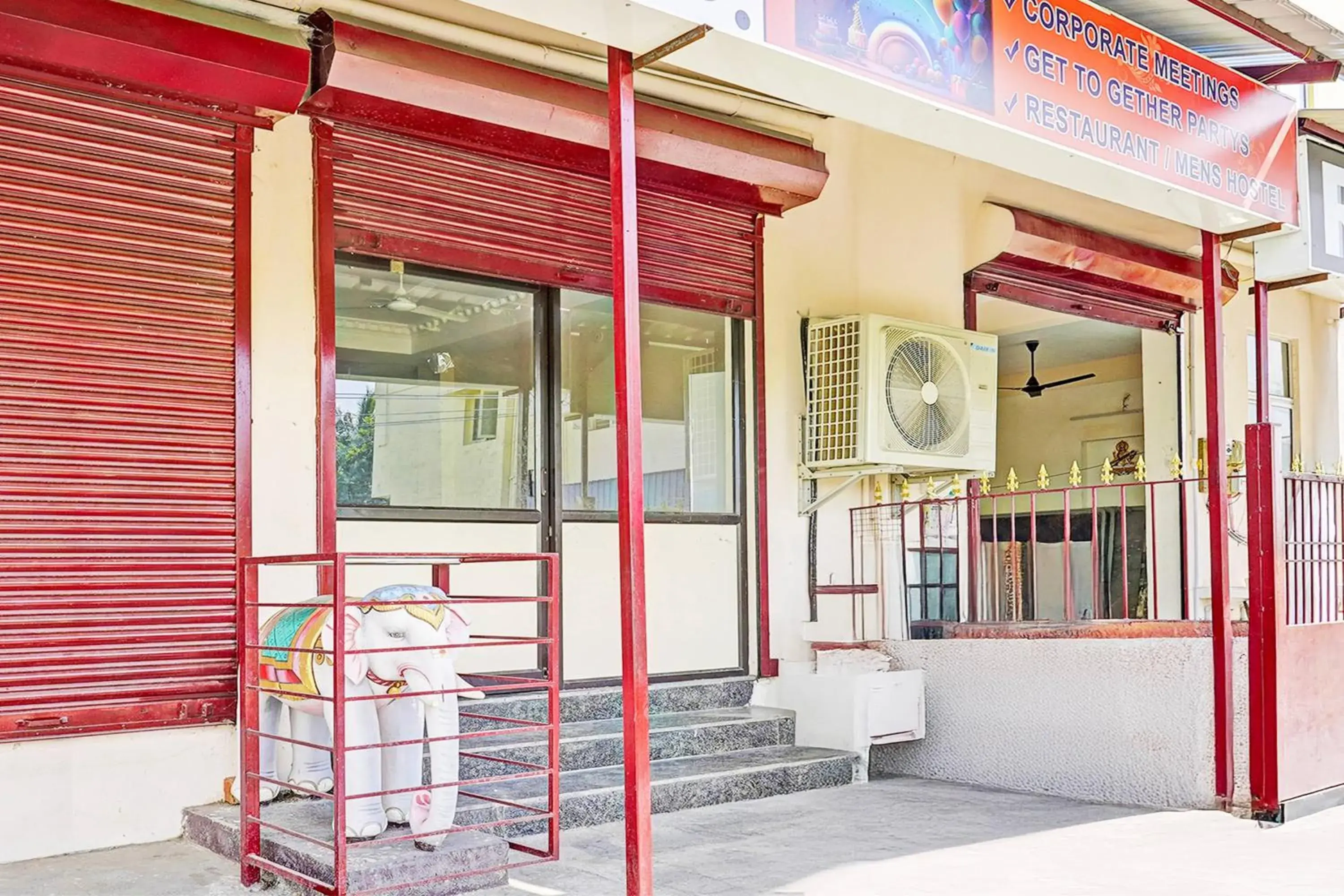 Facade/entrance in Super Collection O Guduvancheri Railway Station Facade/entrance in Super Collection O Guduvancheri Railway Station