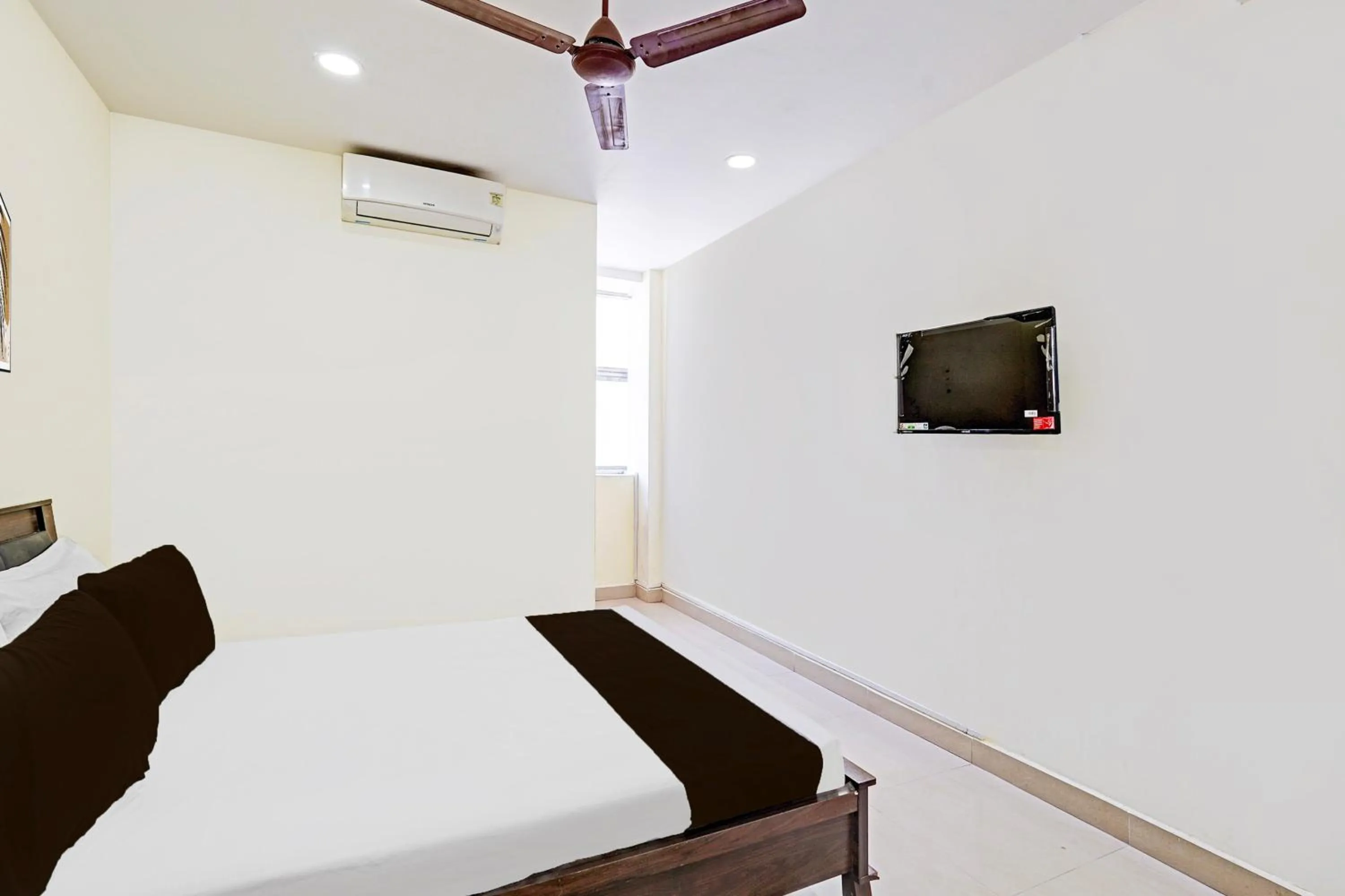 Bedroom, Bed in Super Collection O Guduvancheri Railway Station