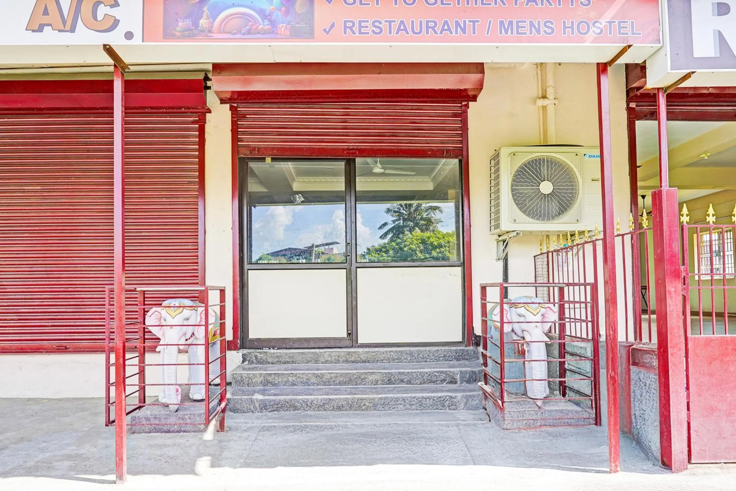 Facade/entrance in Super Collection O Guduvancheri Railway Station