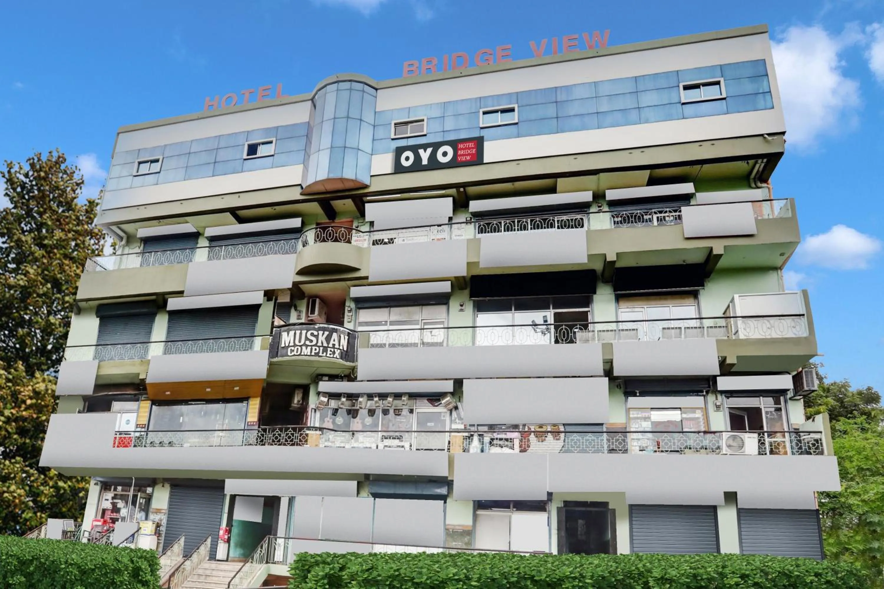 Facade/entrance in Hotel O Bridge View