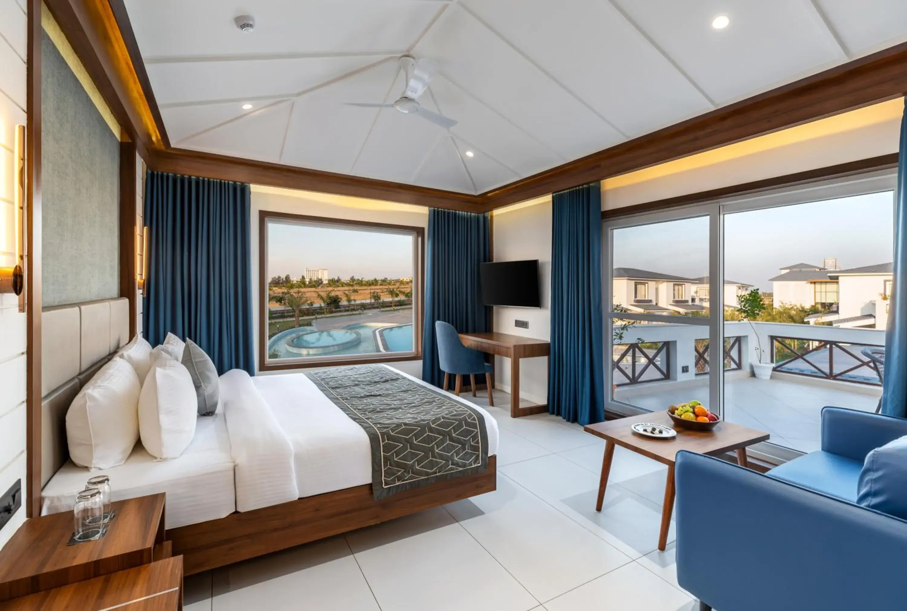 Premium Grand King Bed in Enrise by Sayaji Dwarka Premium Grand King Bed in Enrise by Sayaji Dwarka
