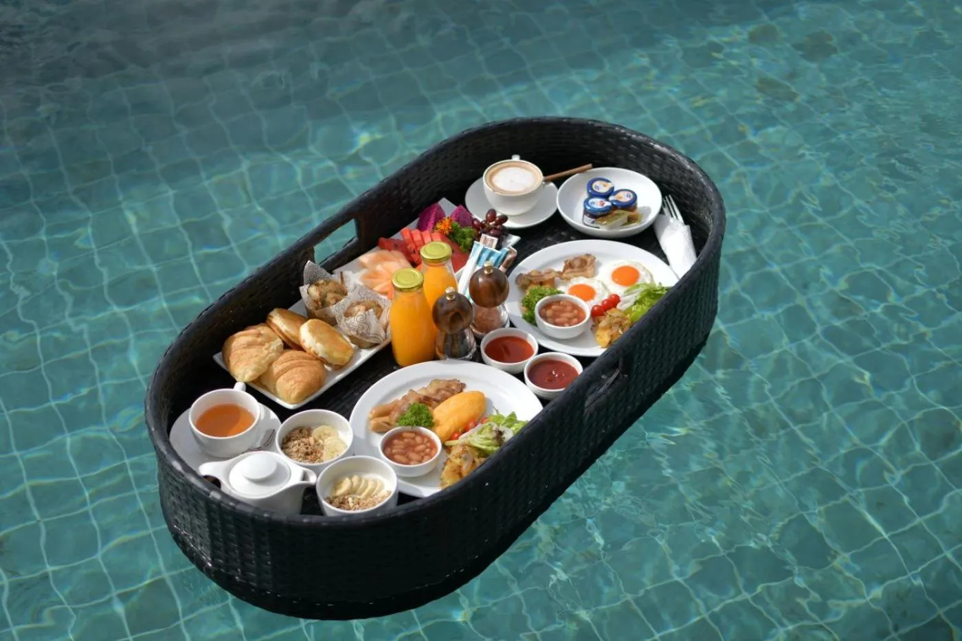 Food and drinks in Anzhu Seamate Villa Samui