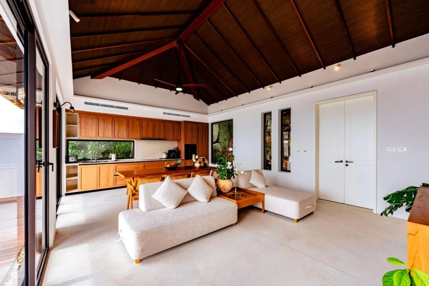 Kitchen or kitchenette in Anzhu Seamate Villa Samui