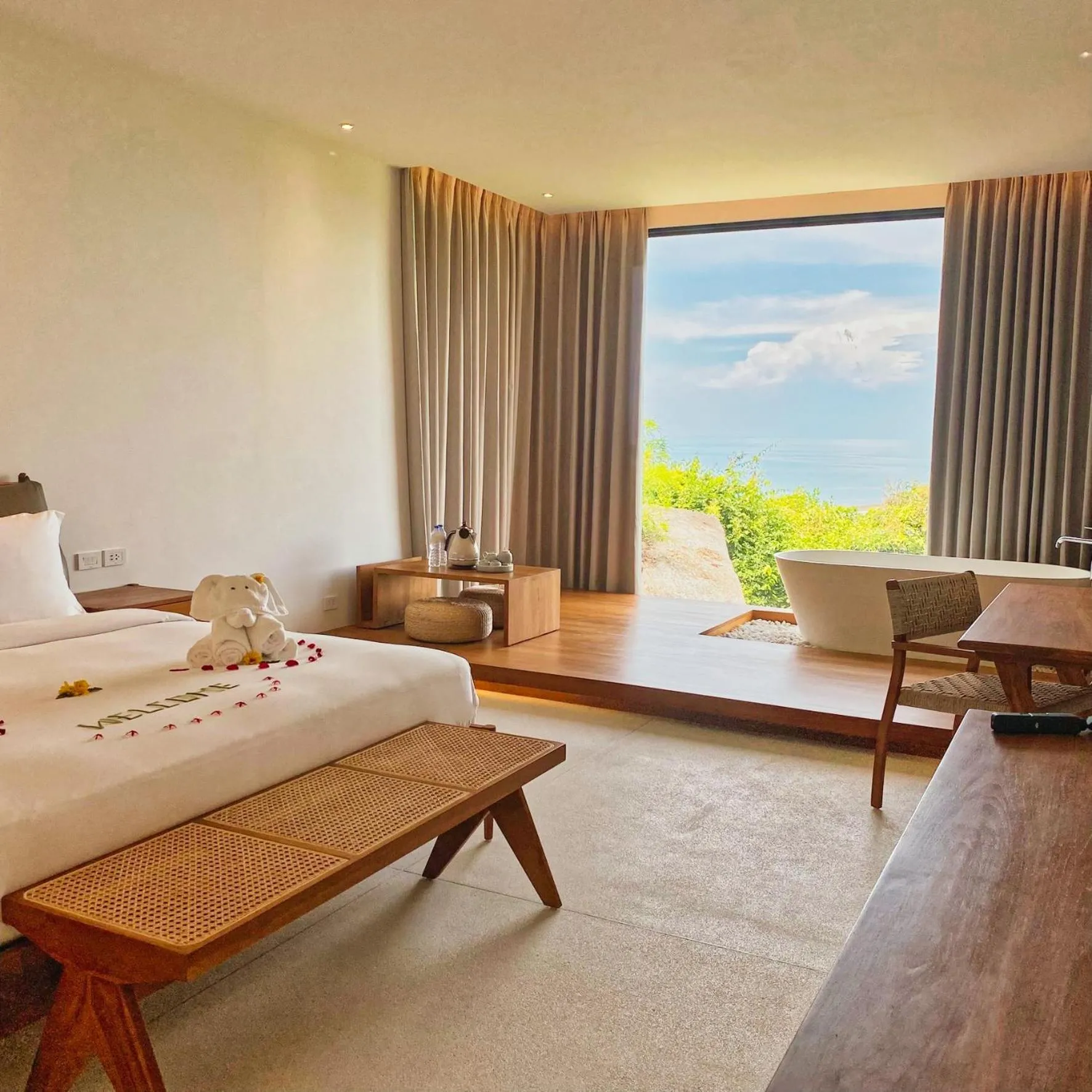 Bed in Anzhu Seamate Villa Samui