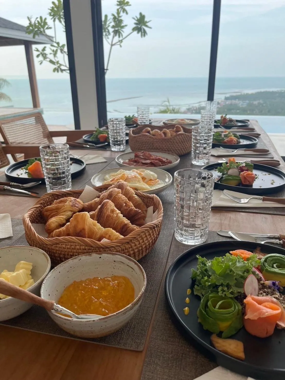 Food and drinks in Anzhu Seamate Villa Samui