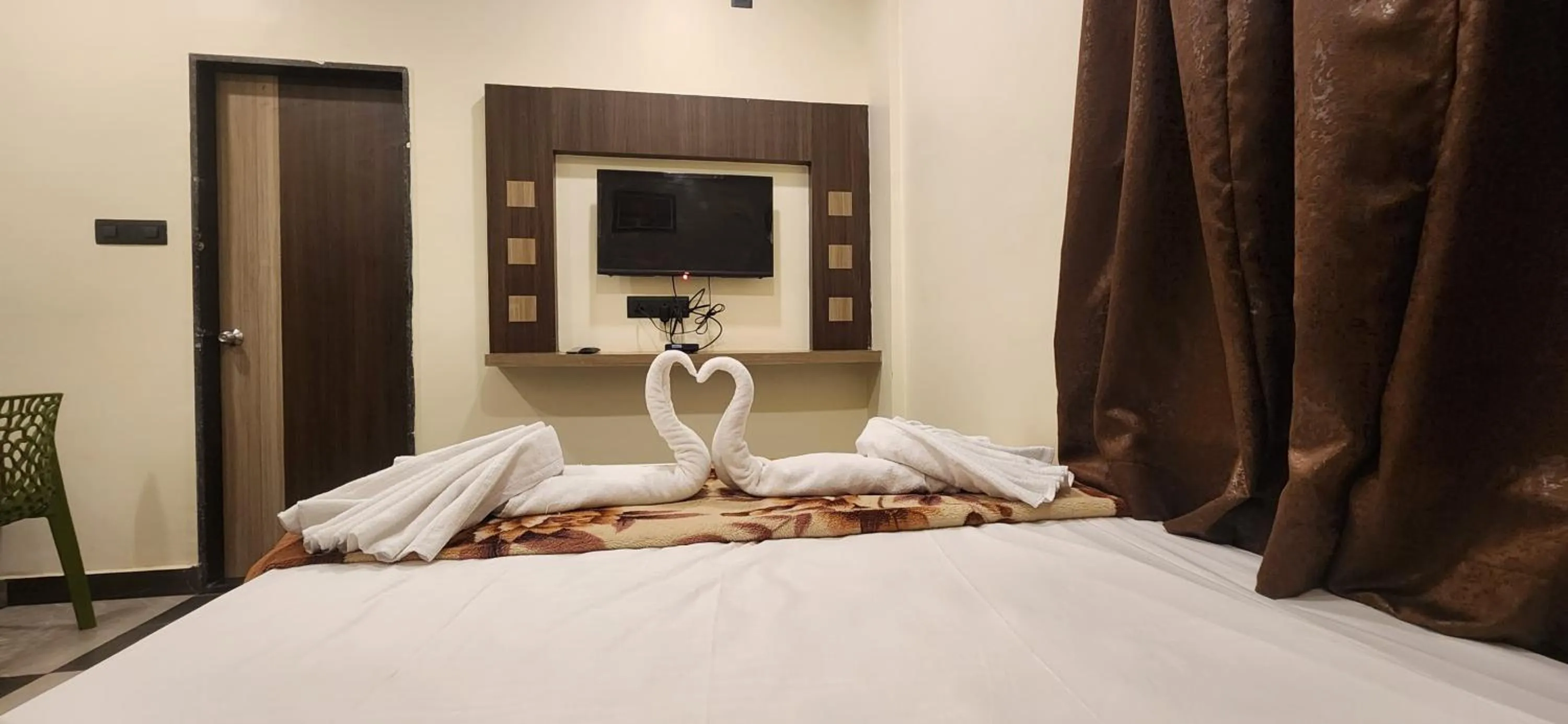 Bedroom in HOTEL ABHISHEK inn
