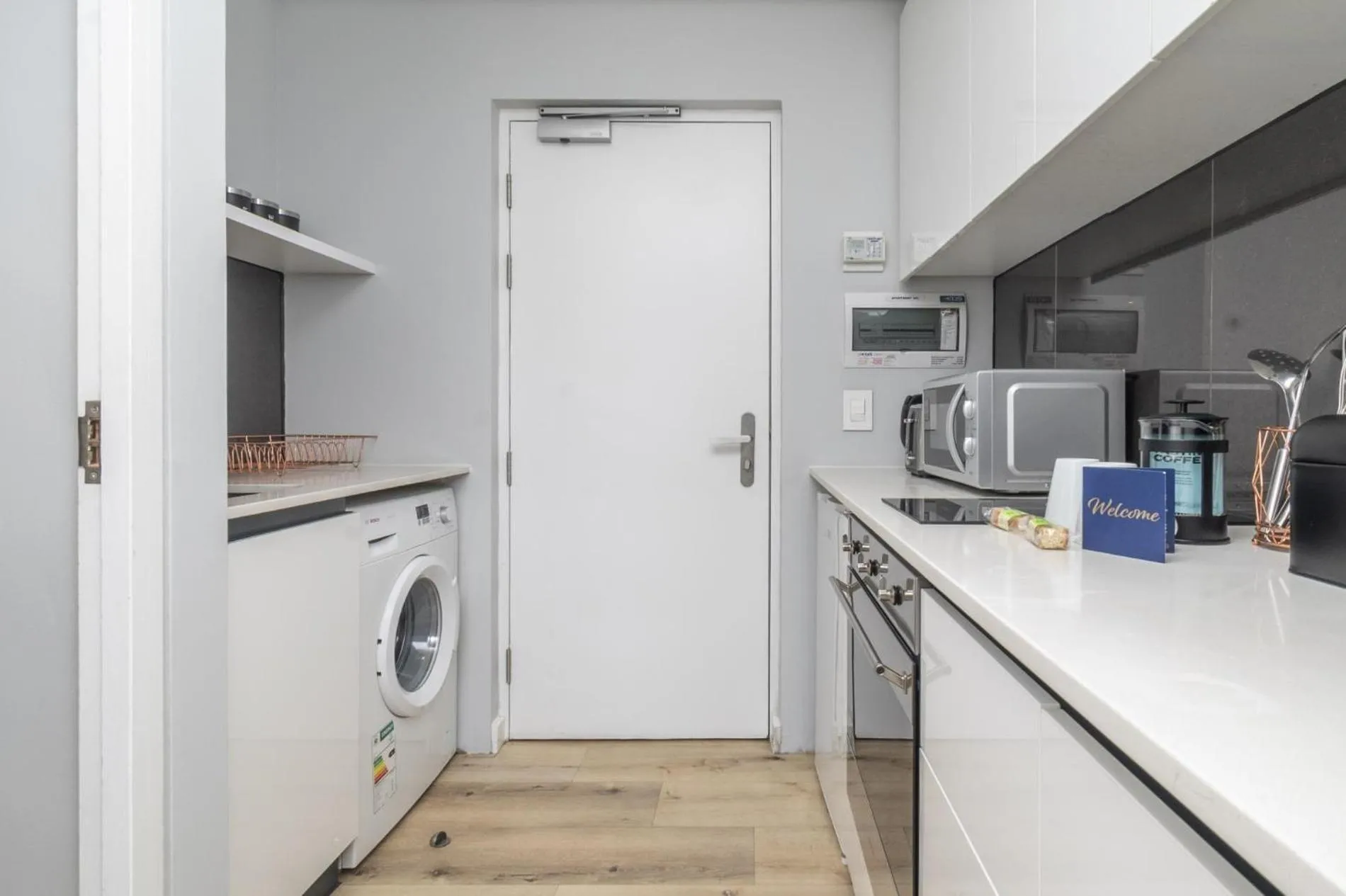 Modern Studio at 220onLoop City Views Comfort