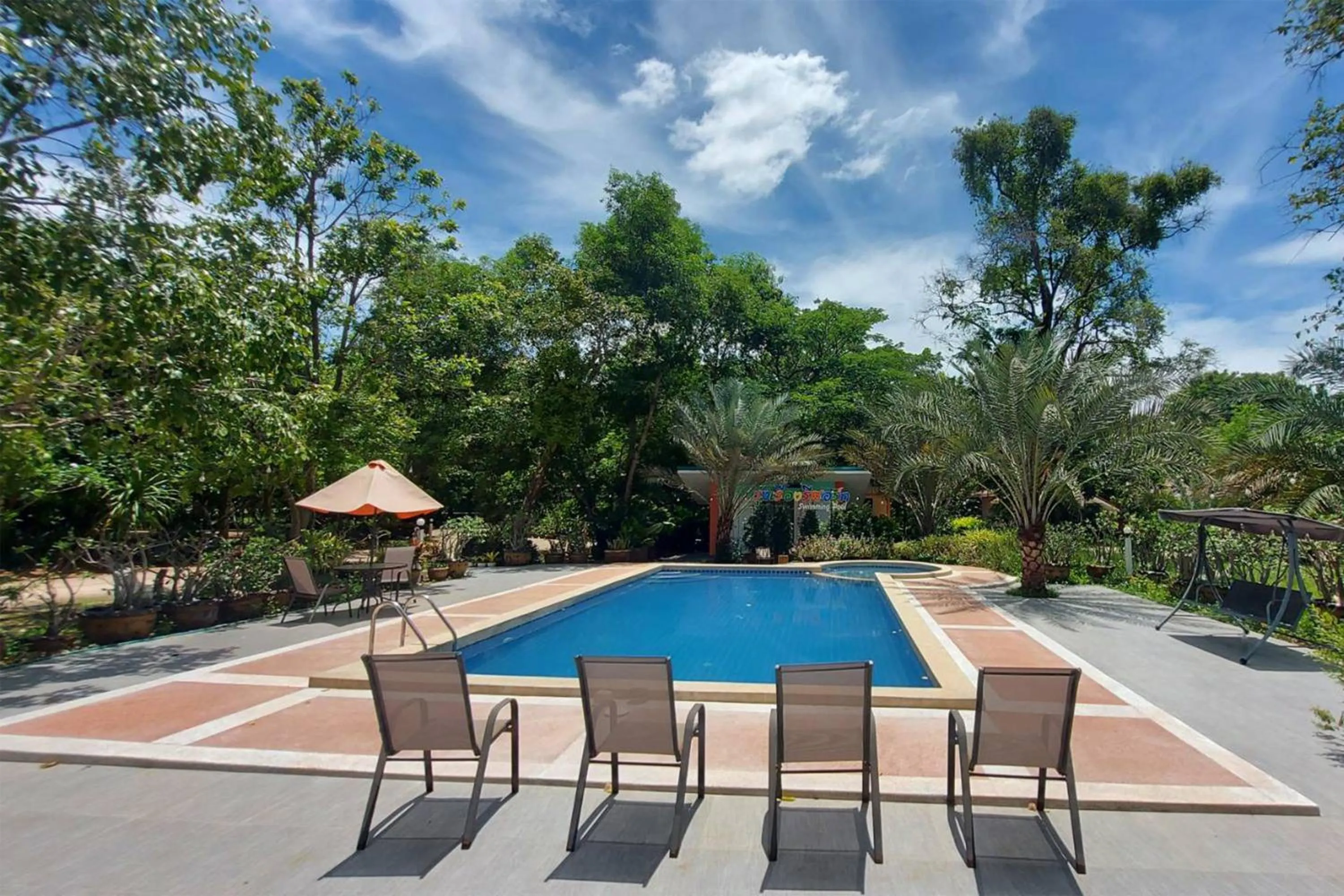 Swimming pool in Rung Rueng Resort