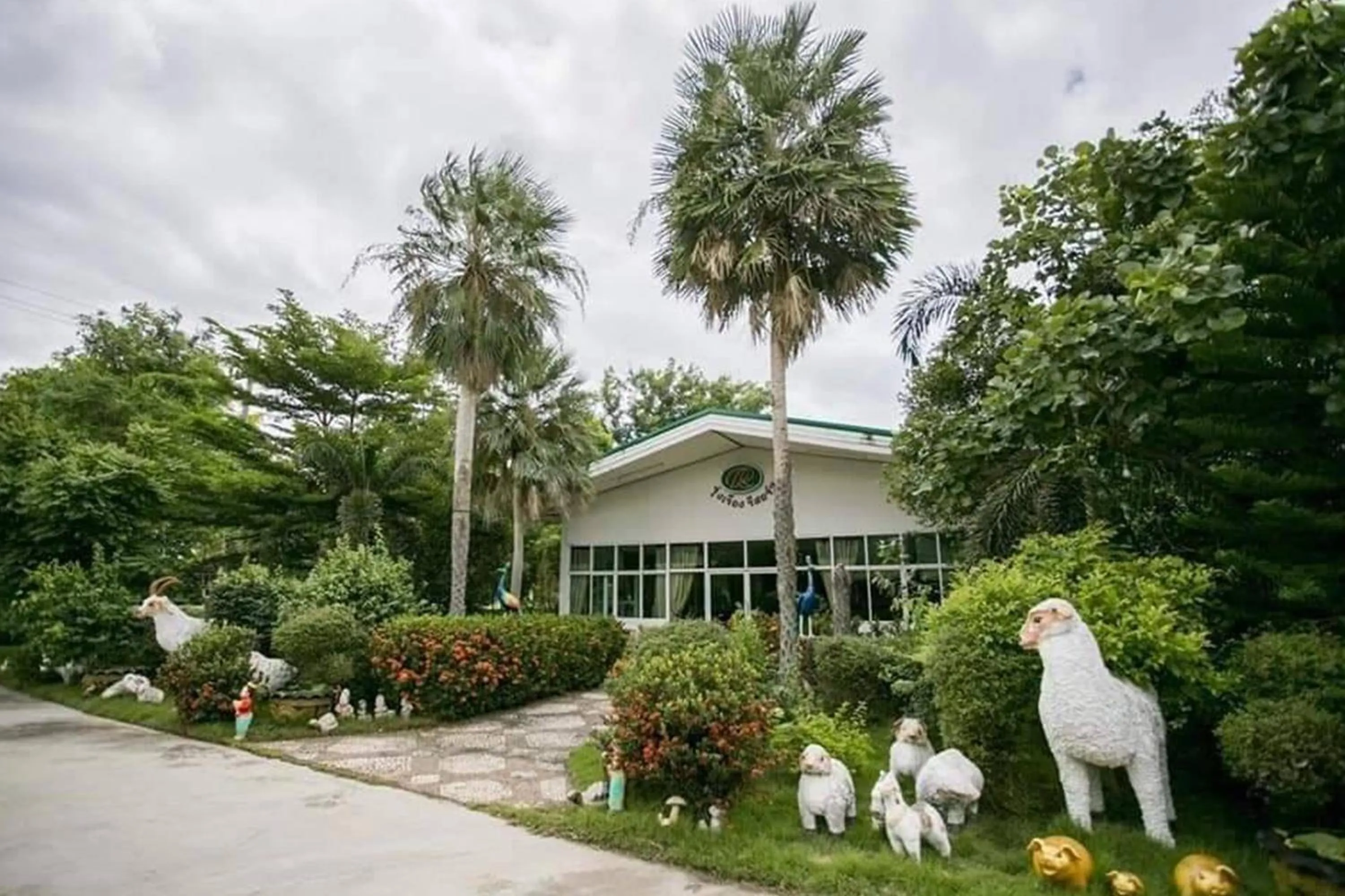 Property building in Rung Rueng Resort