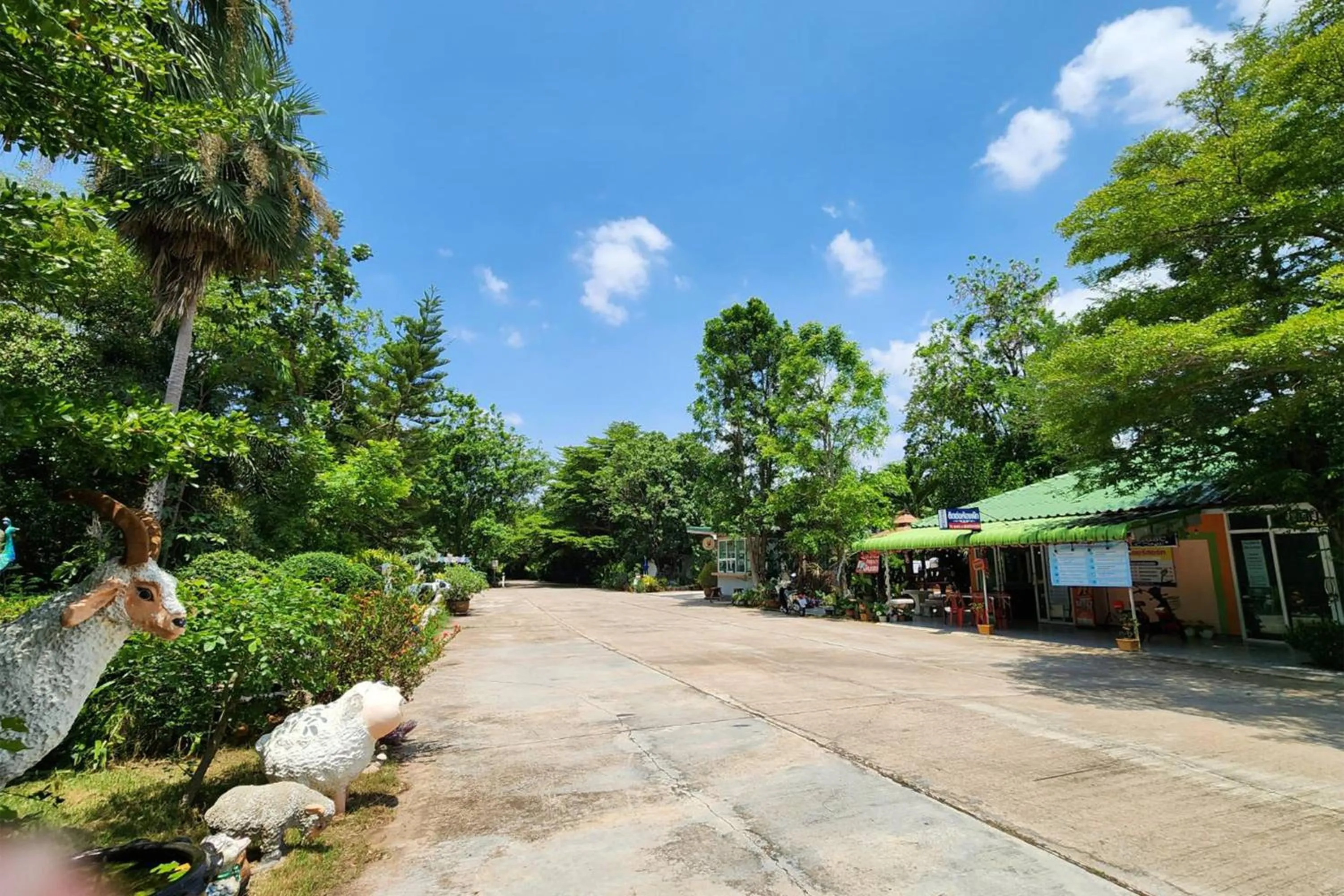 Property building in Rung Rueng Resort