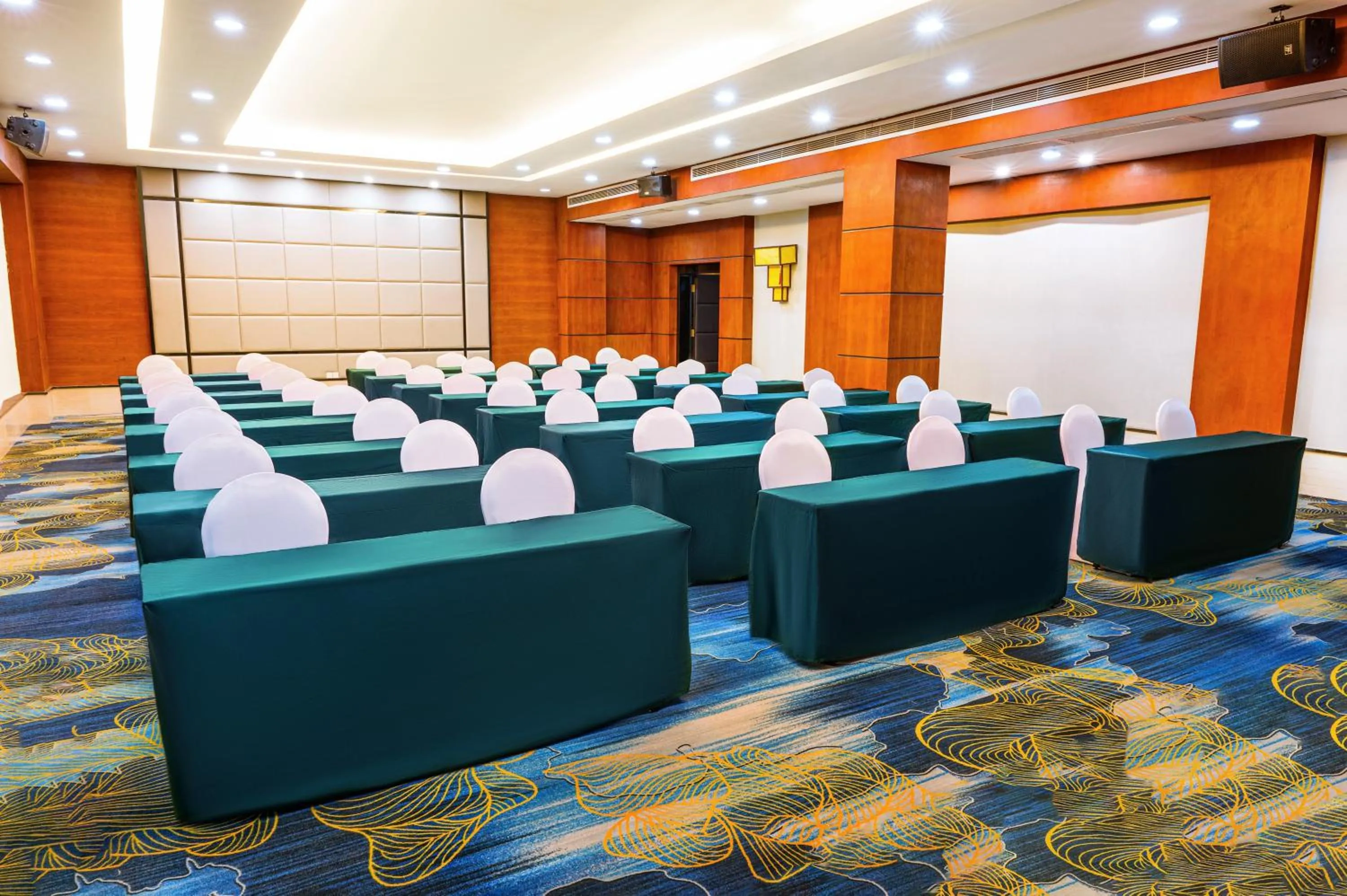 Business facilities in Holiday Villa