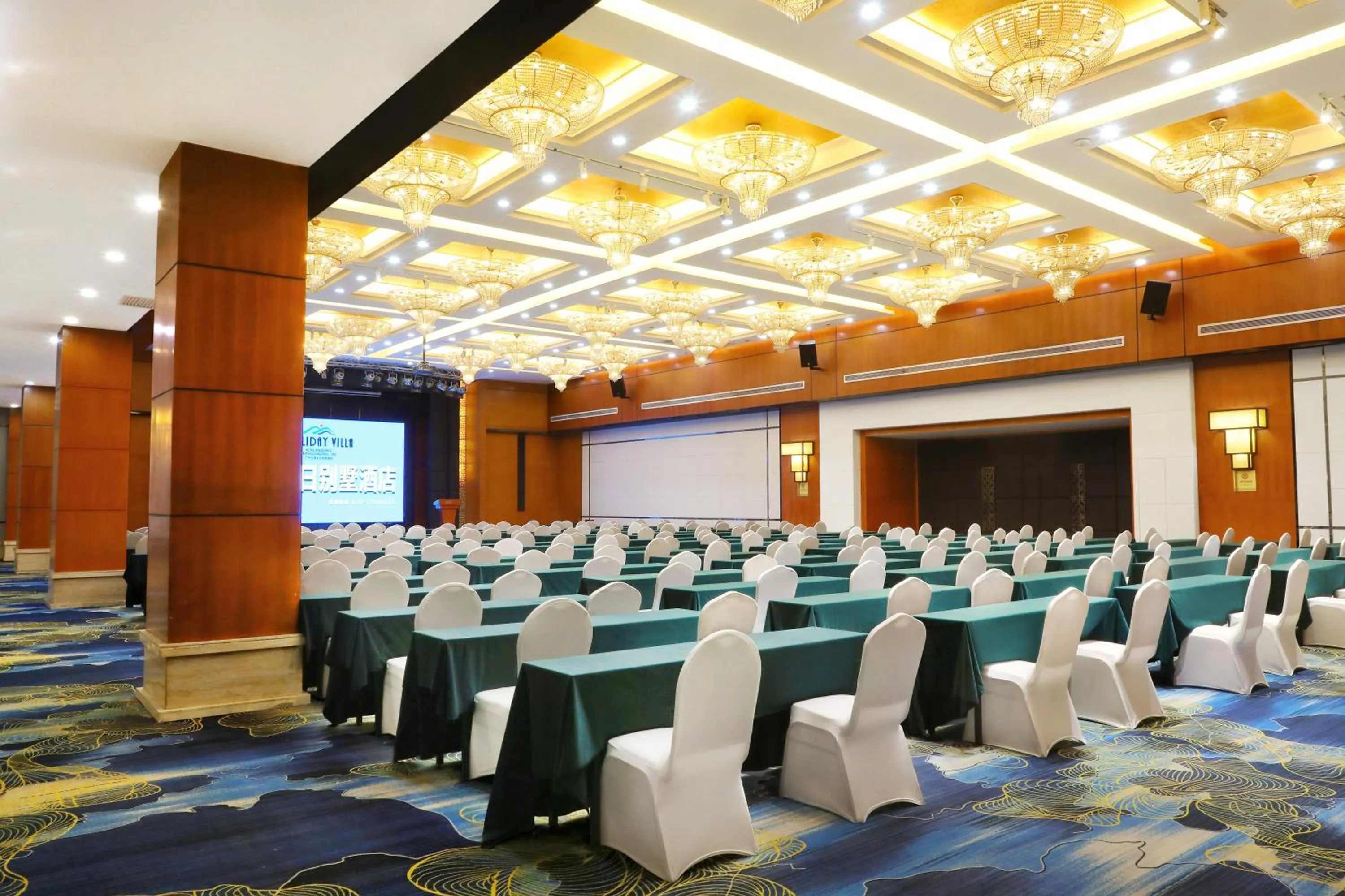 Business facilities in Holiday Villa