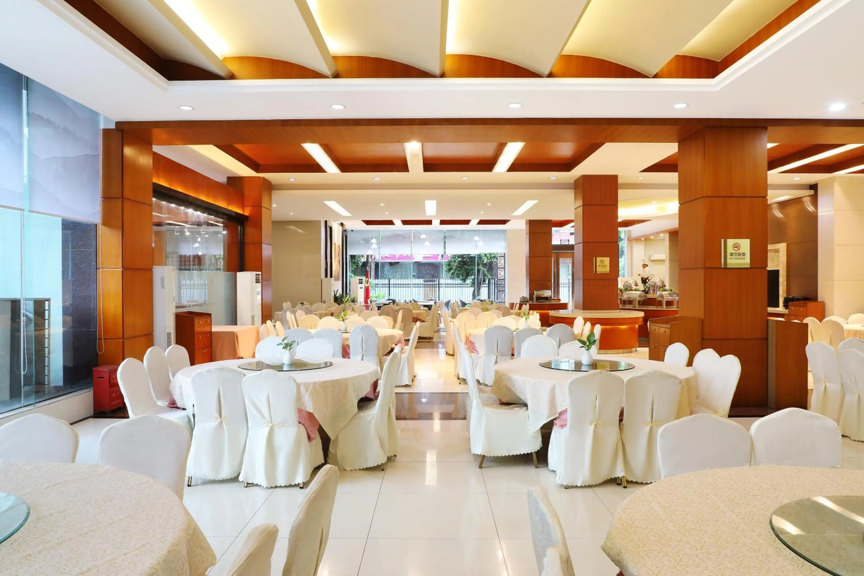 Restaurant/places to eat in Holiday Villa