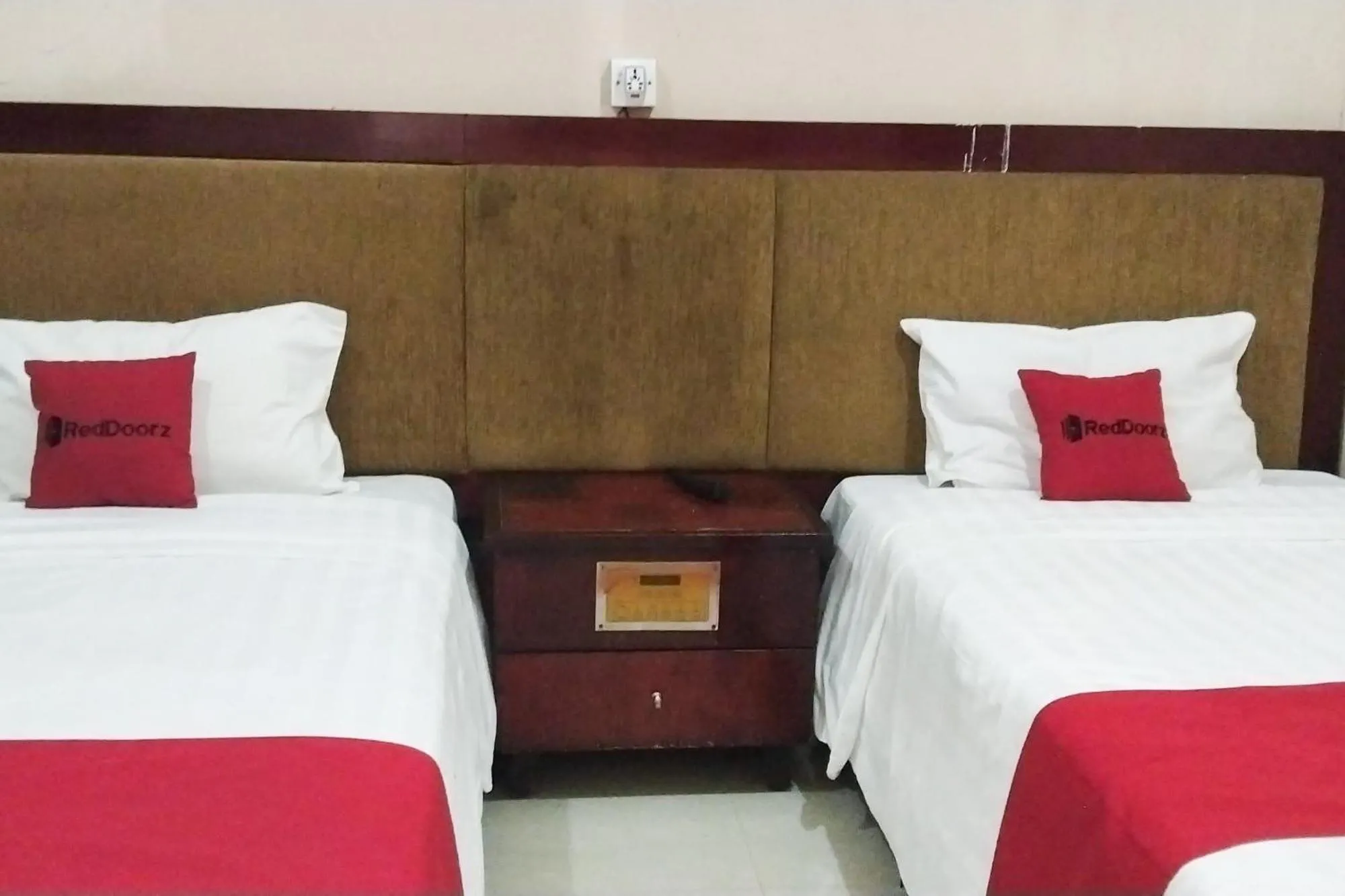 Standard Twin Room in RedDoorz Syariah at Ameria Bandara Nongsa Batam