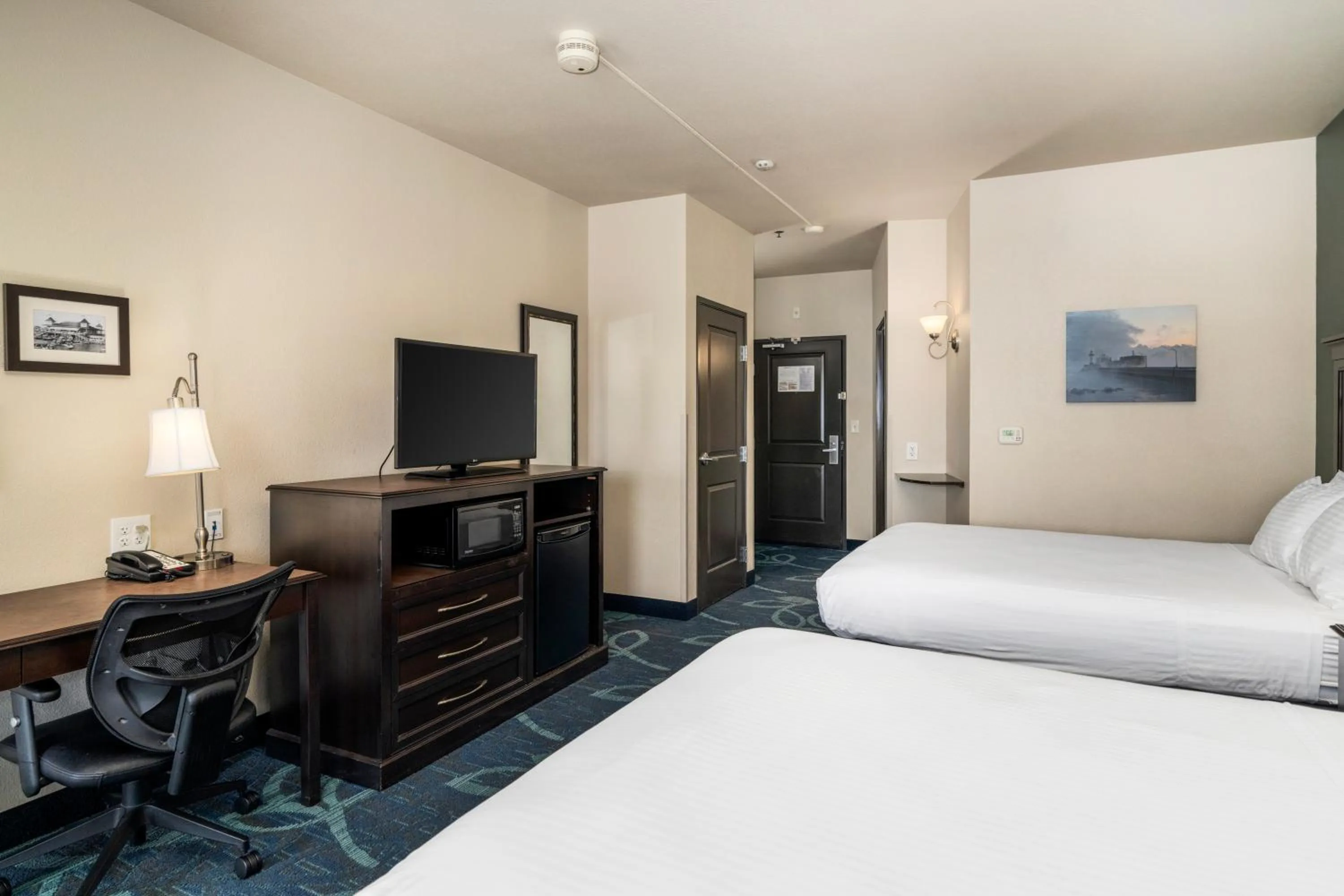 Bed in Park Point Marina Inn