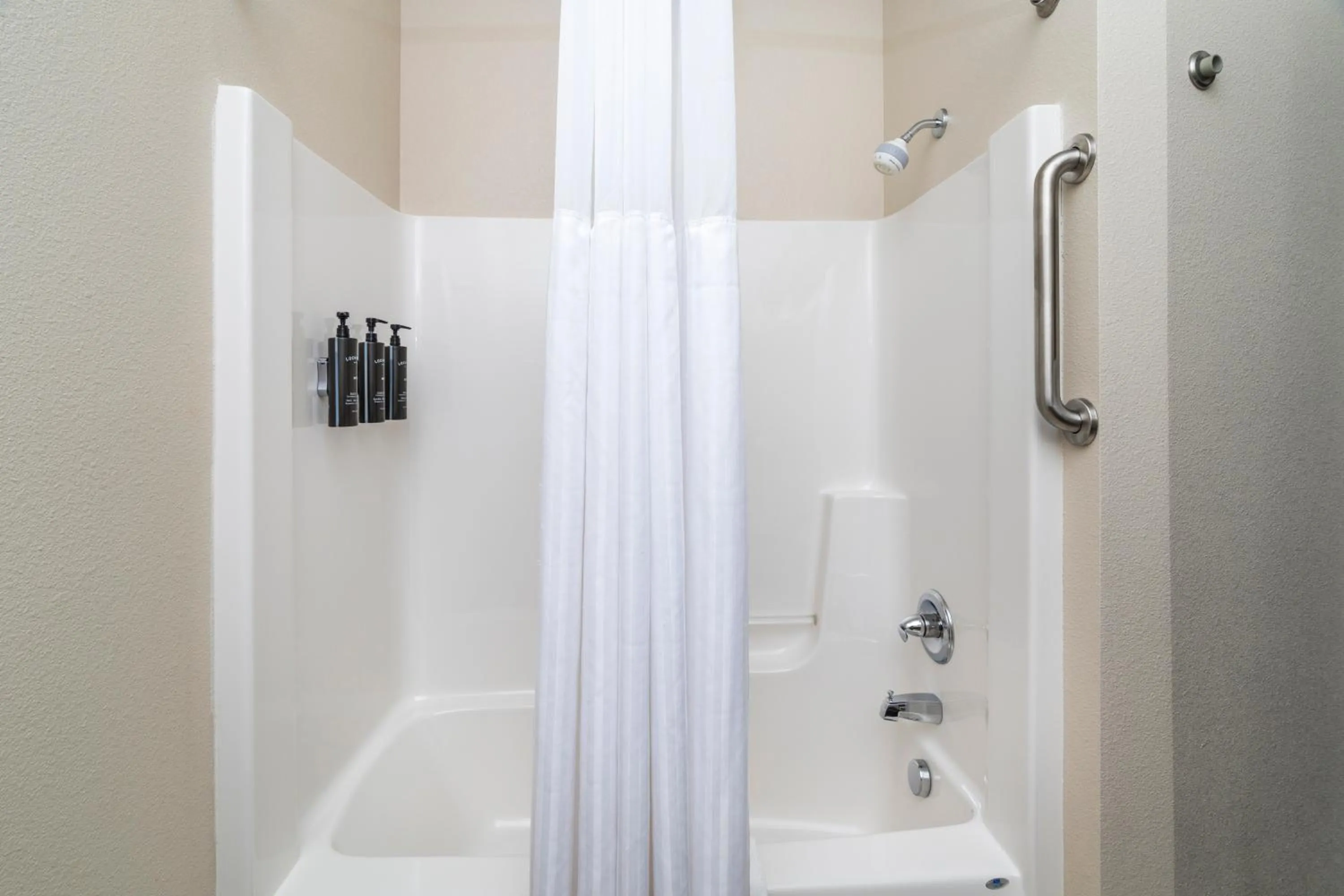 Shower in Park Point Marina Inn