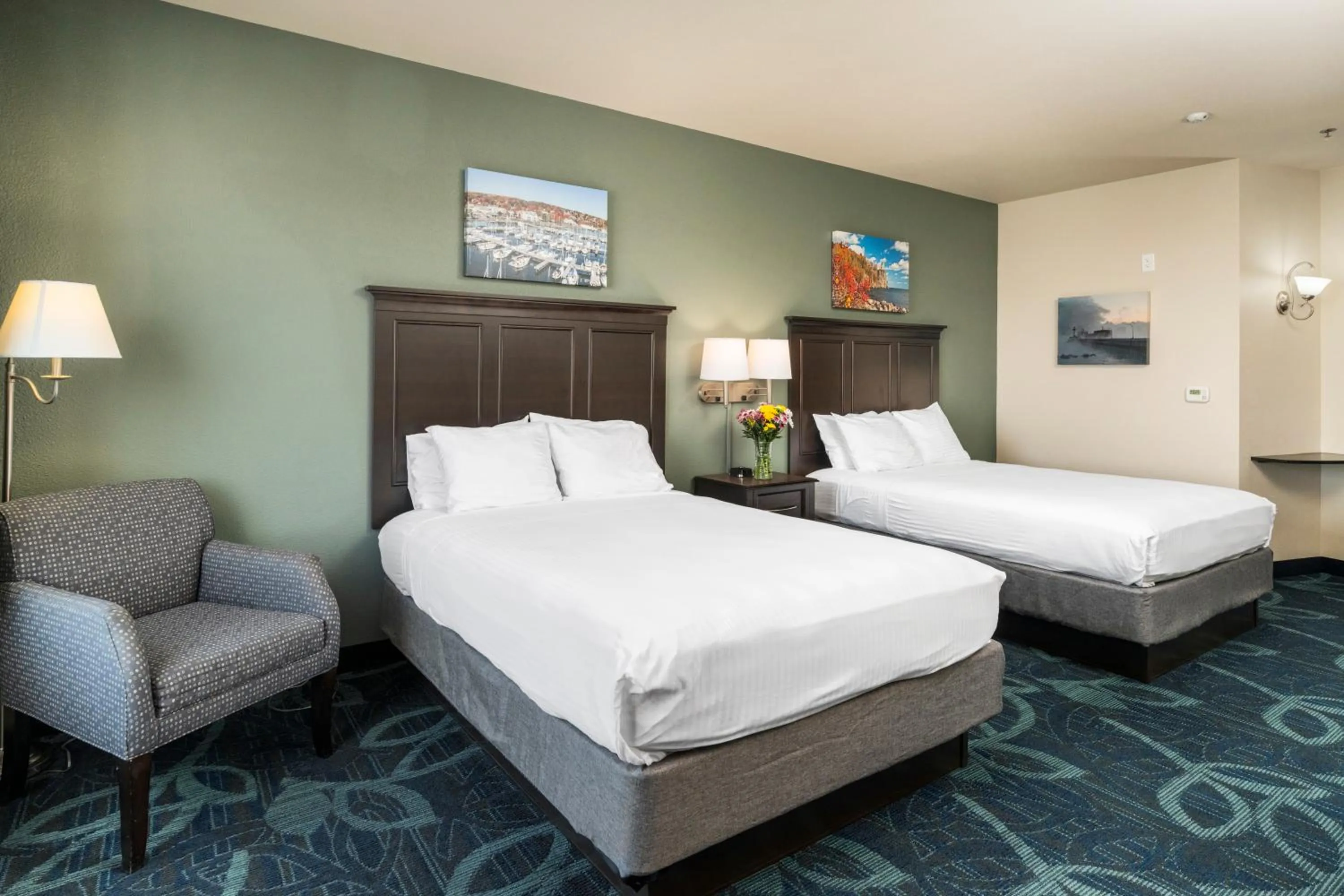 Bed in Park Point Marina Inn