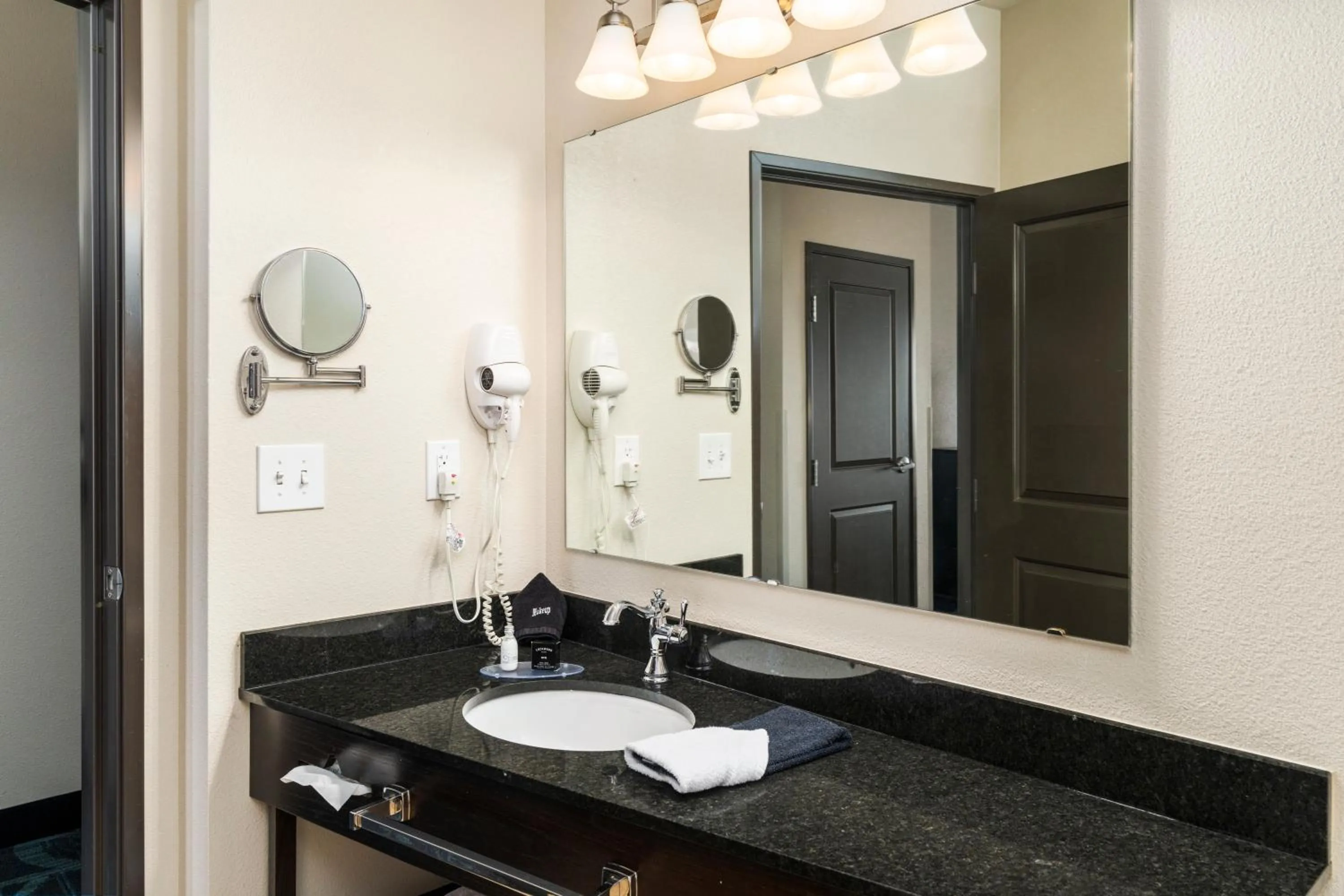 Bathroom in Park Point Marina Inn