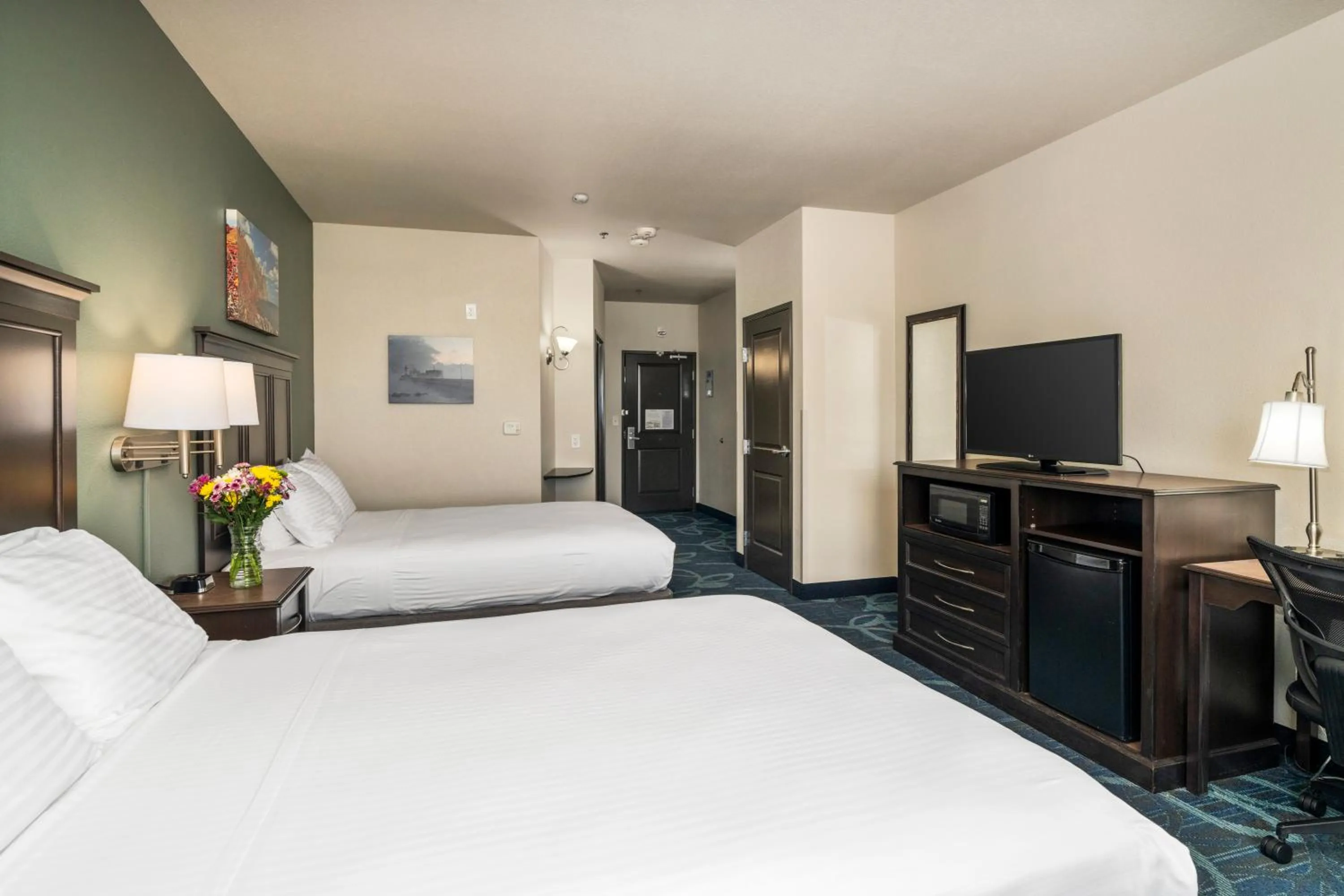 Bed in Park Point Marina Inn