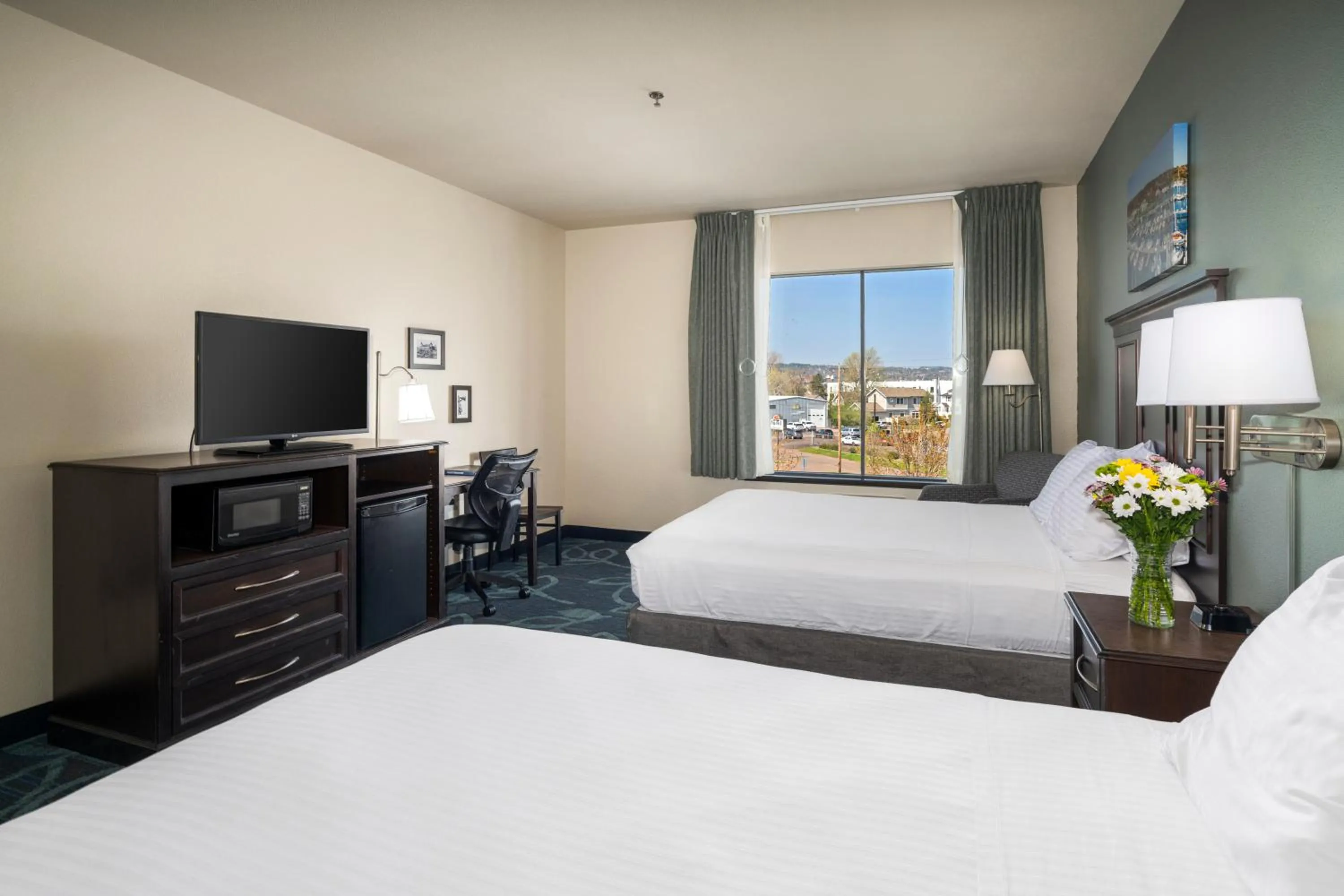 Bed in Park Point Marina Inn