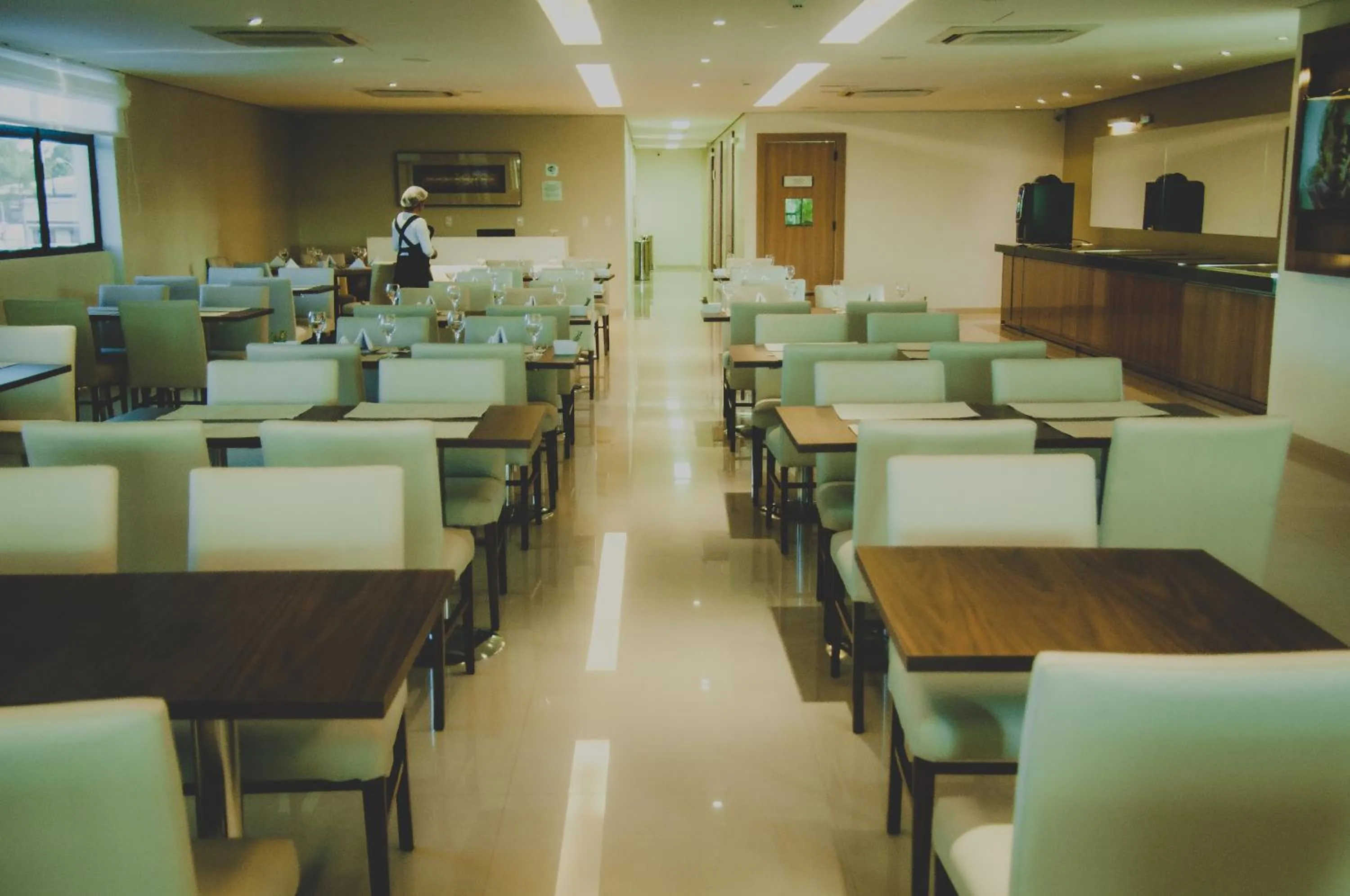 Restaurant/places to eat in Nobile Suites Gran Lumni