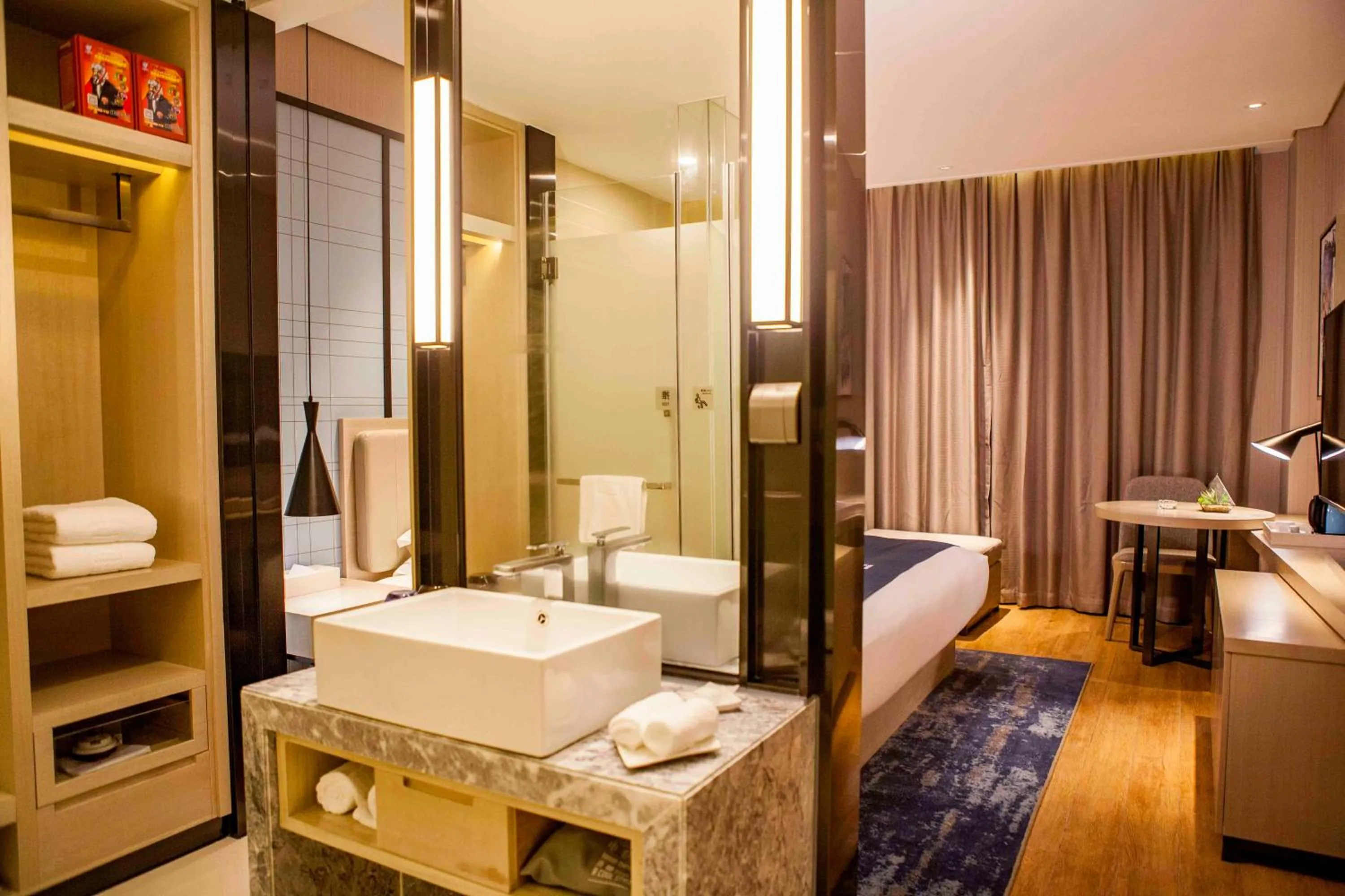 Photo of the whole room, Bed in Echarm Hotel Dongxing Minzu Road