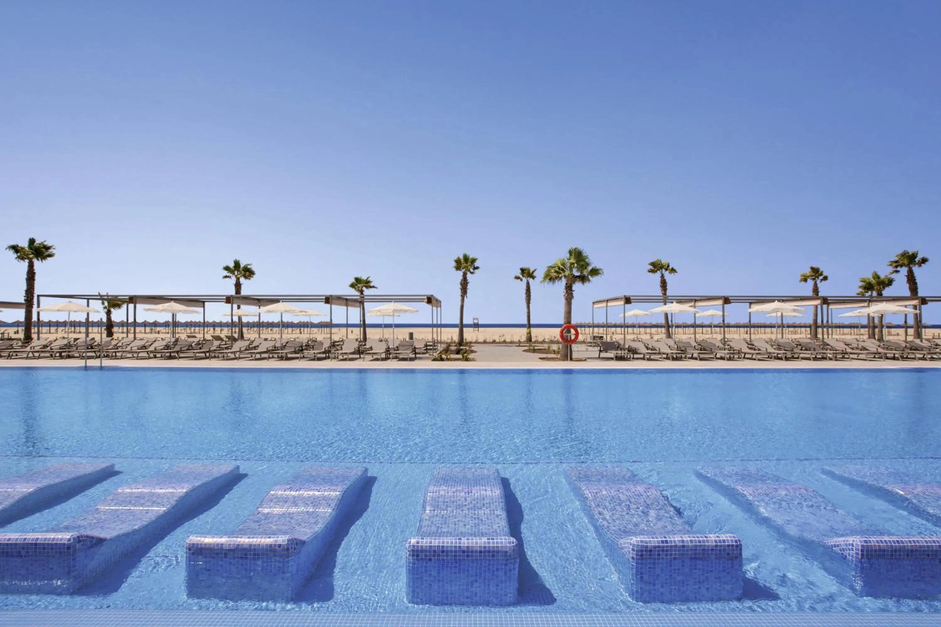 Swimming pool in Hotel Riu Palace Santa Maria - All Inclusive