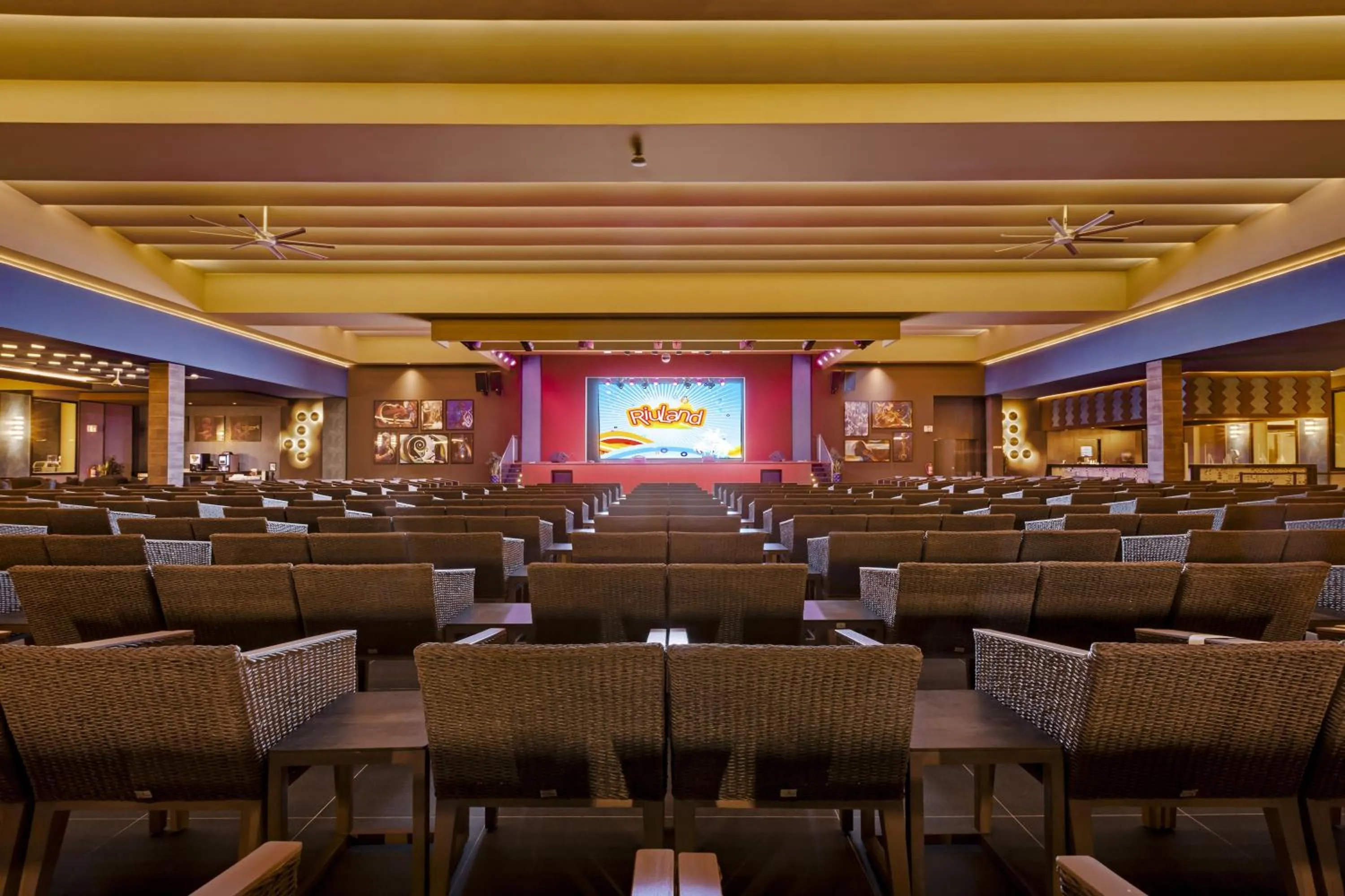 Evening entertainment in Hotel Riu Palace Santa Maria - All Inclusive