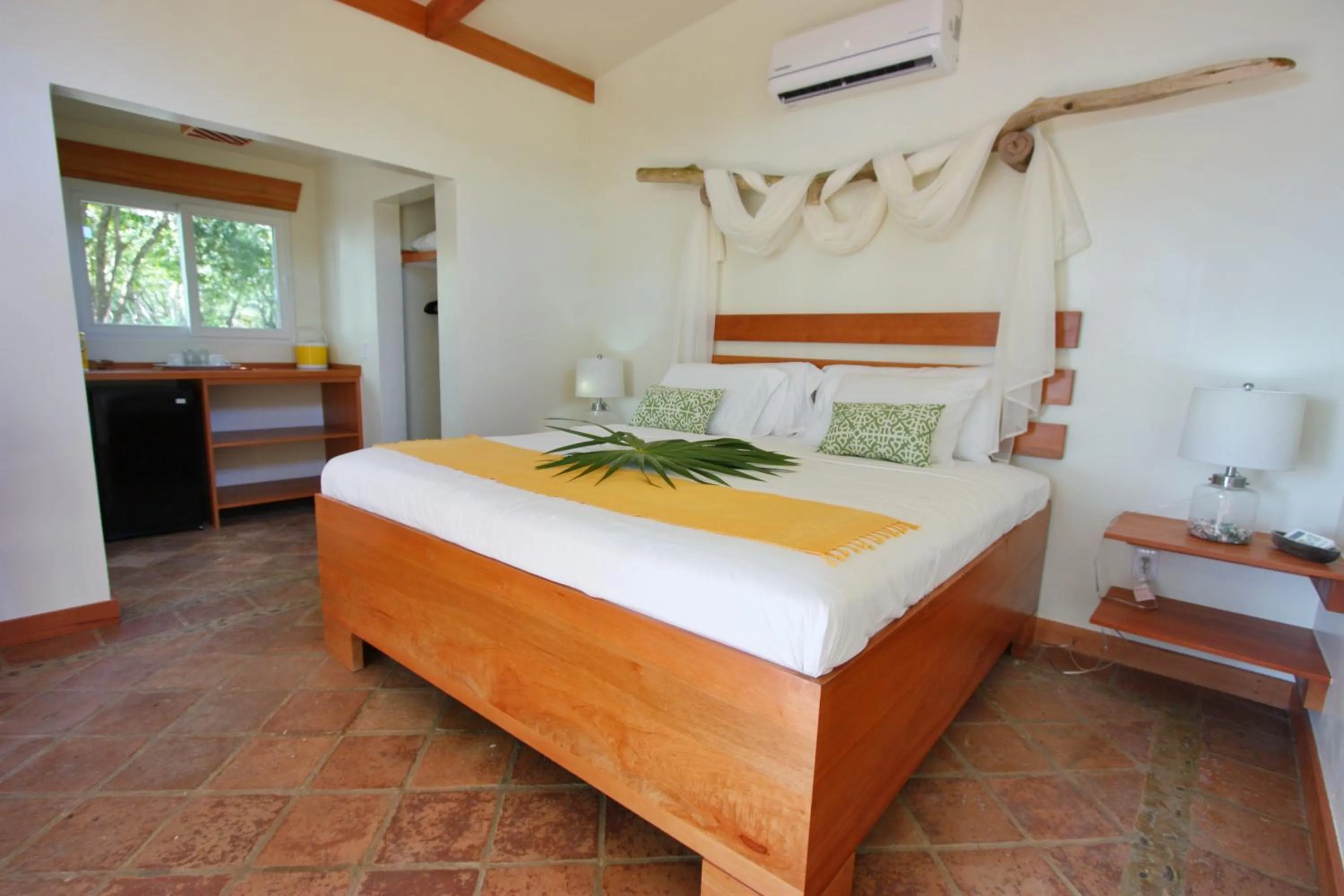 Bedroom, Bed in Coral Beach Village Resort