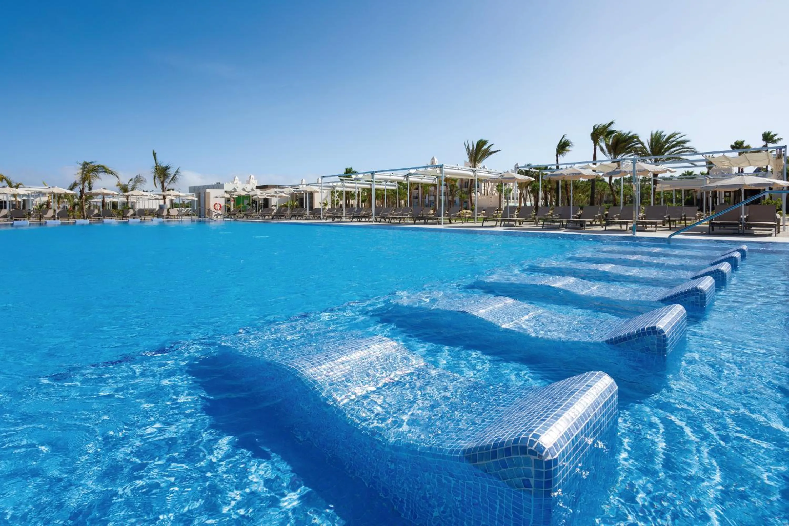Swimming pool in Hotel Riu Karamboa - Adults Only - All Inclusive