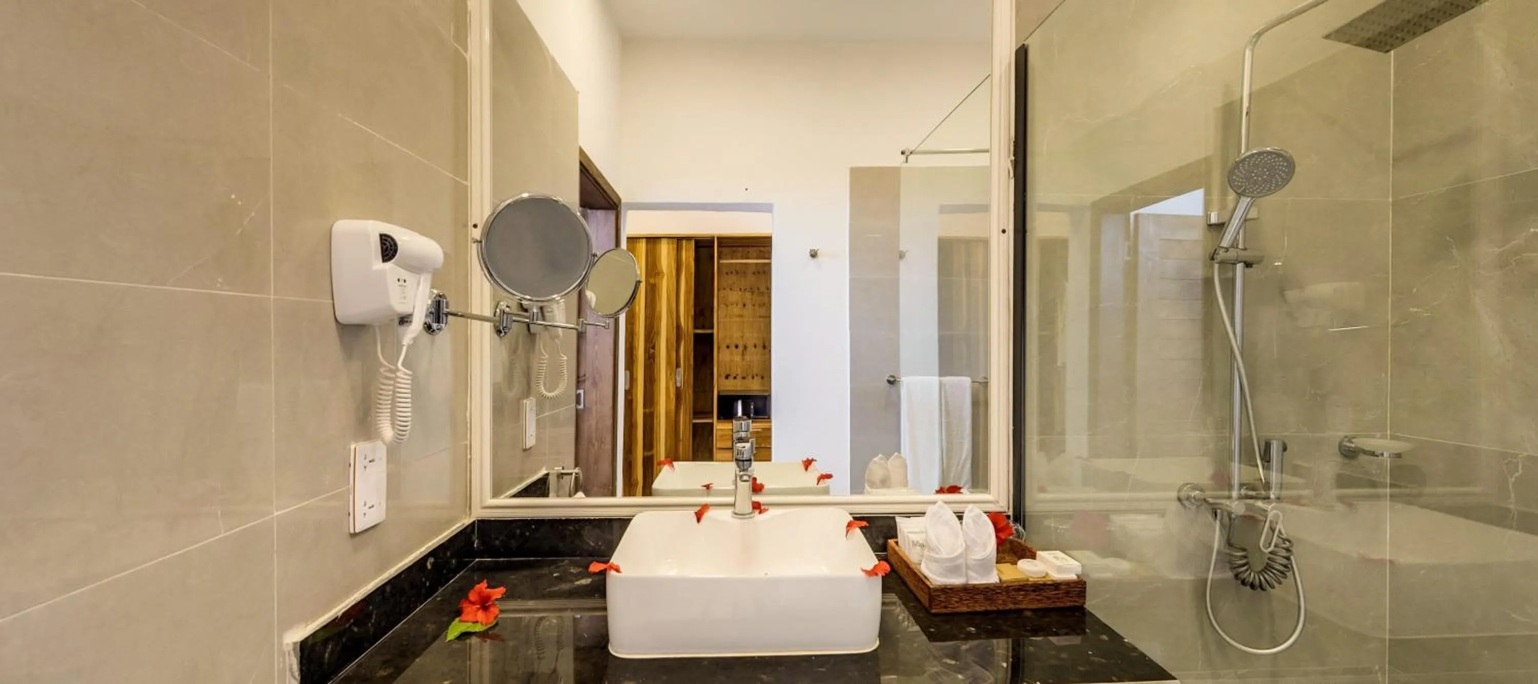 Toilet in Royal Mandarin Hotel & Resort