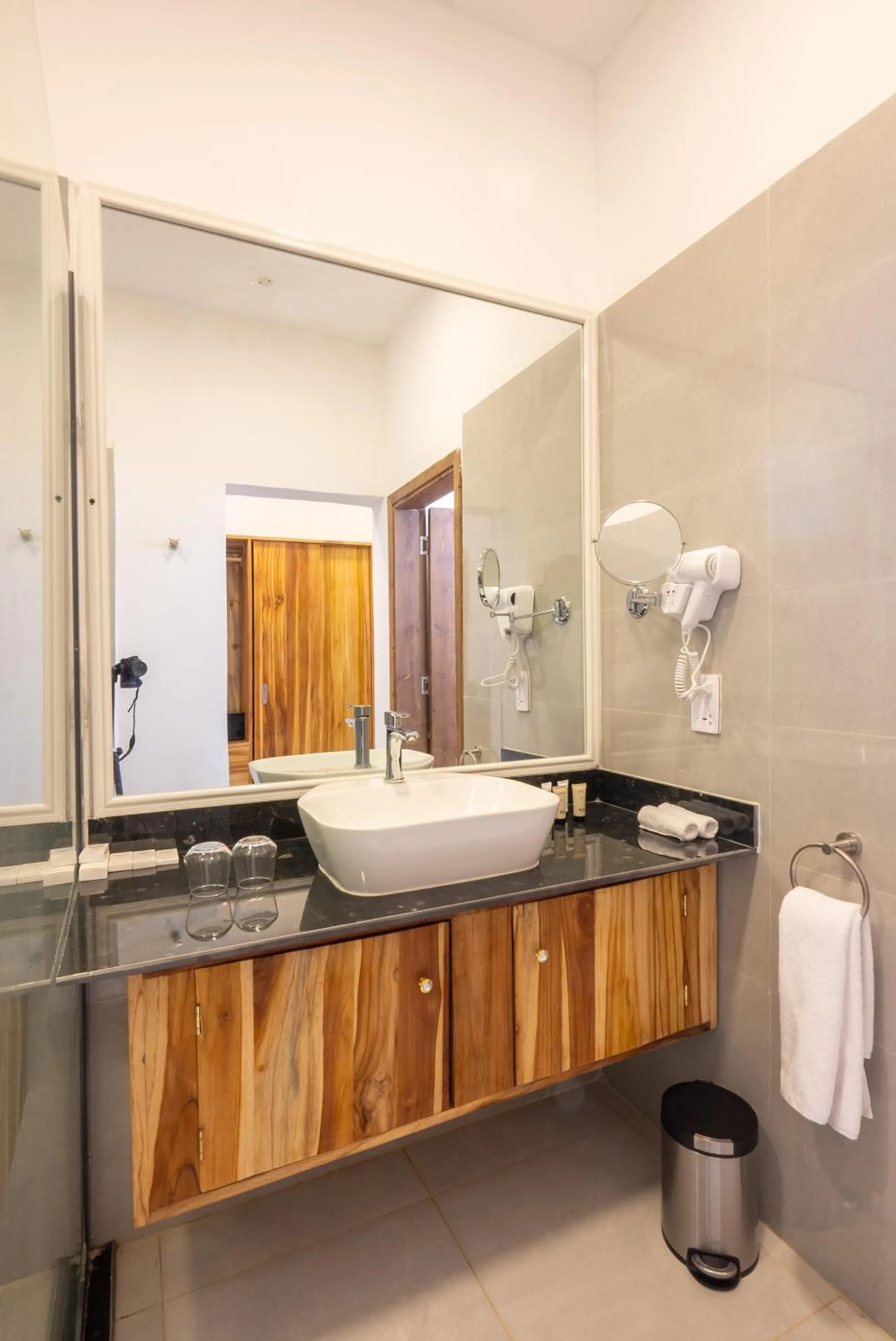 Shower in Royal Mandarin Hotel & Resort