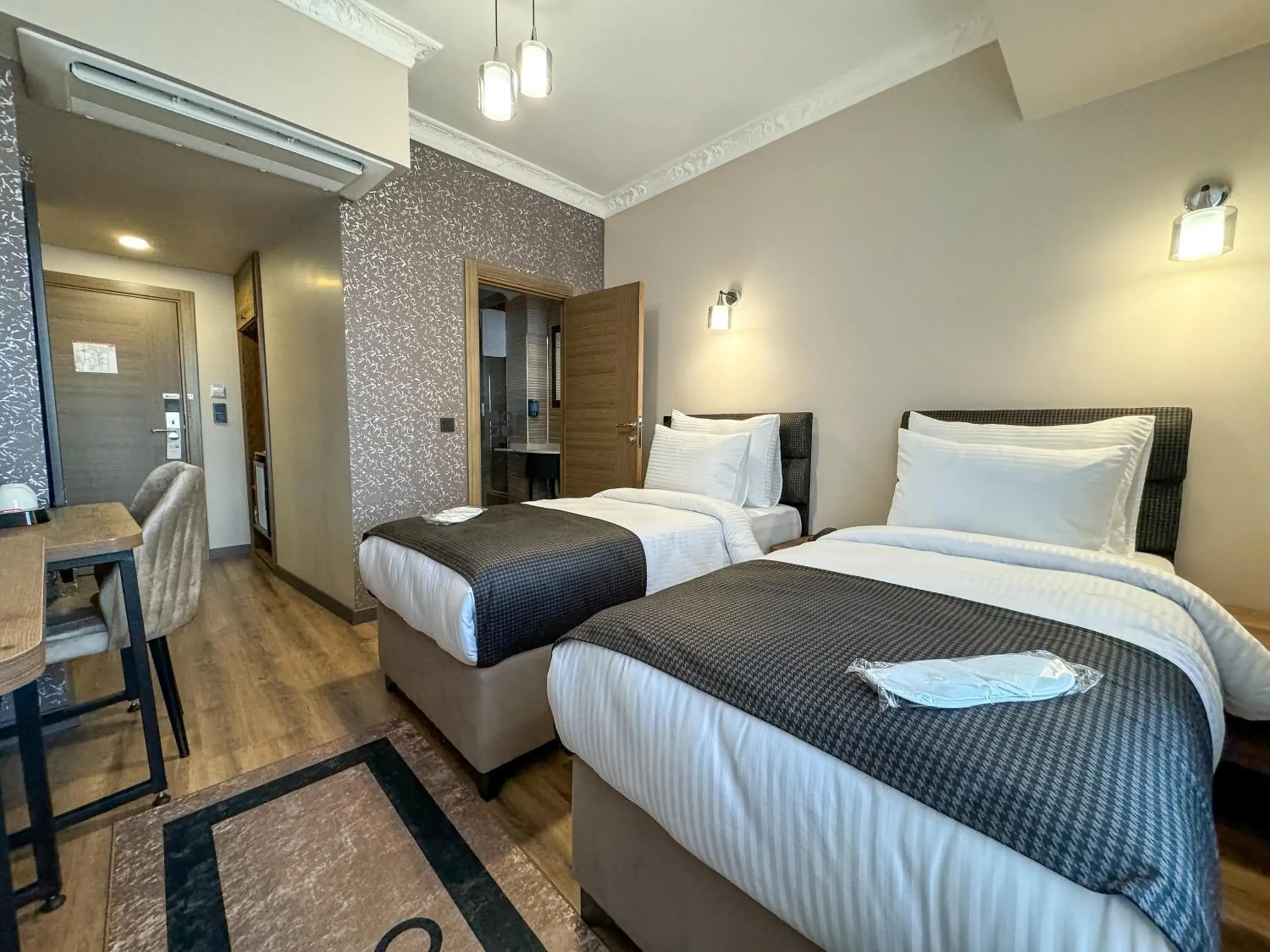 Twin Room in Grand CLOVER Hotel Twin Room in Grand CLOVER Hotel