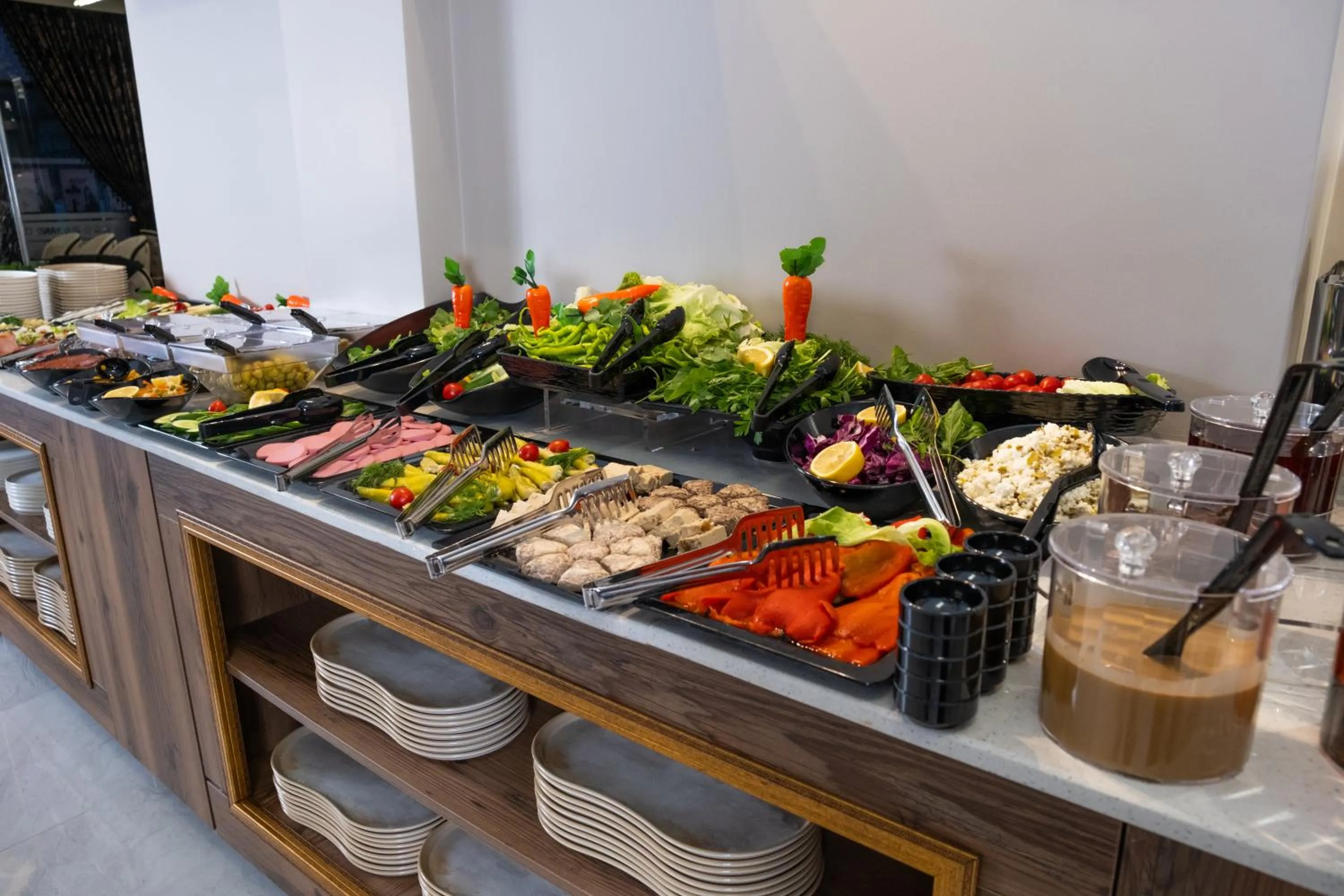 Restaurant/places to eat in Grand CLOVER Hotel