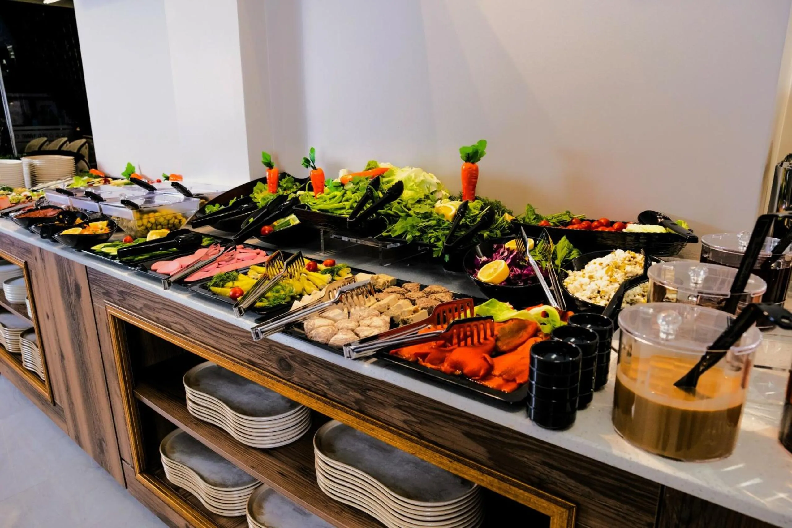 Restaurant/places to eat in Grand CLOVER Hotel