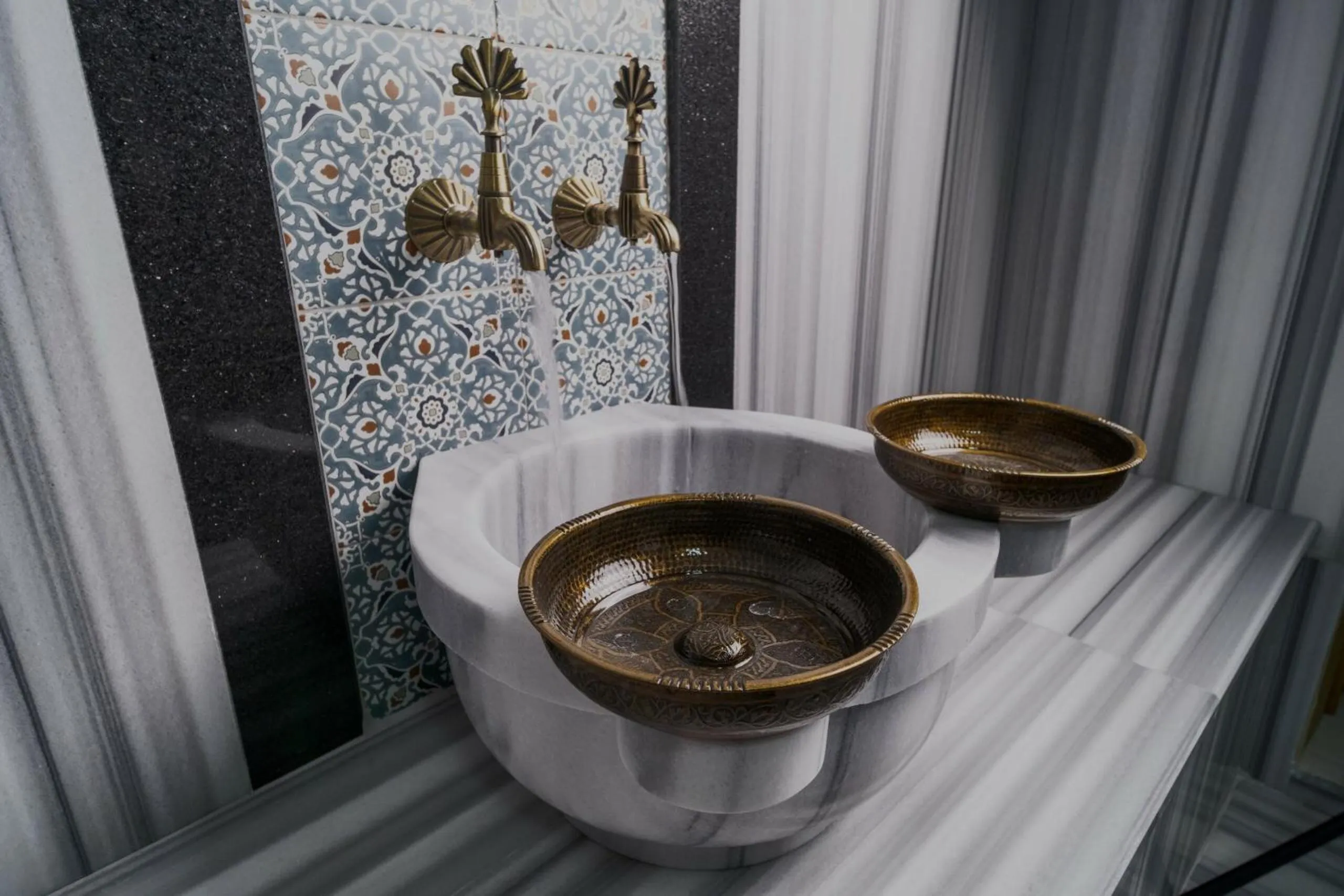 Steam room in Grand CLOVER Hotel