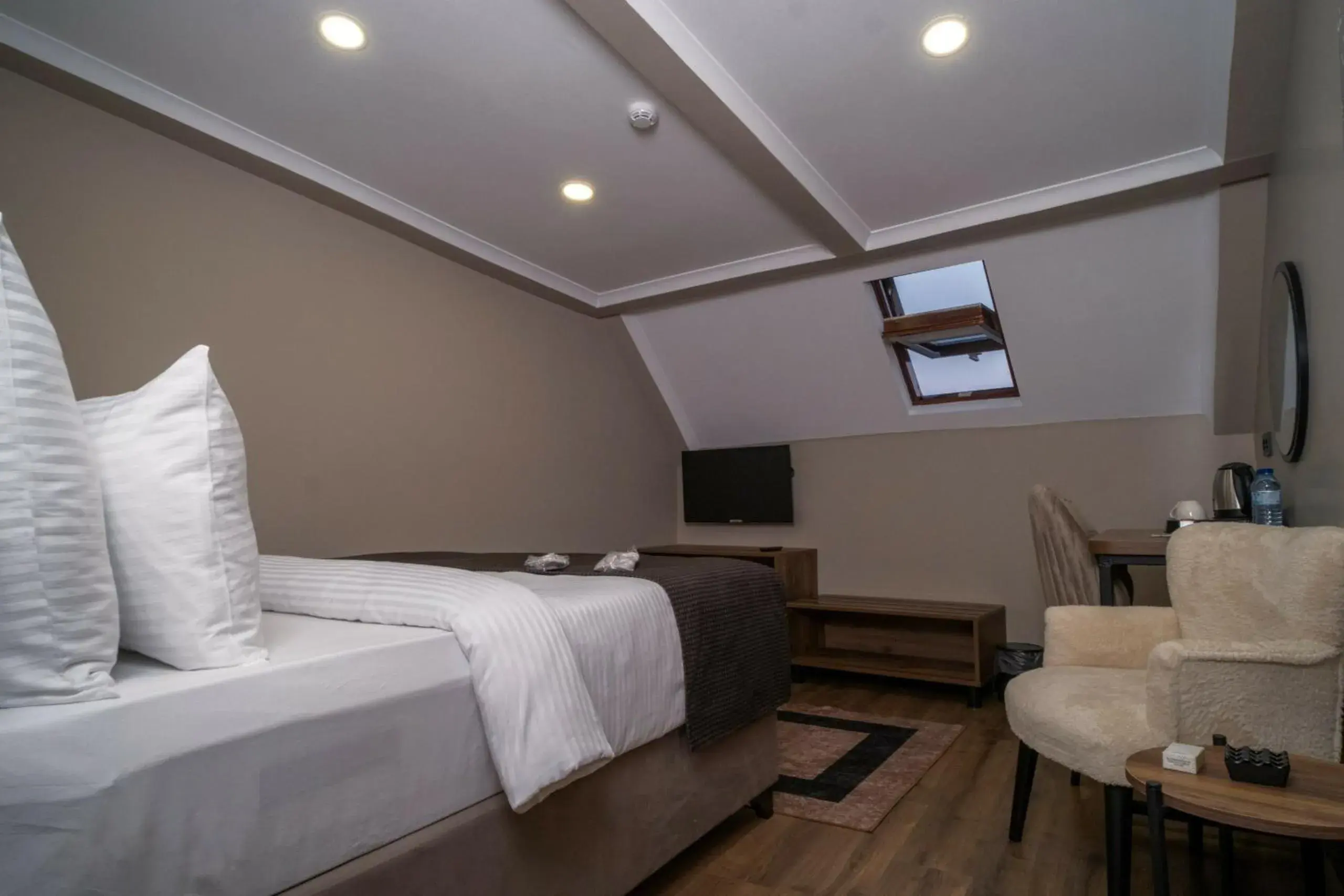 Single Room - single occupancy in Grand CLOVER Hotel Single Room - single occupancy in Grand CLOVER Hotel